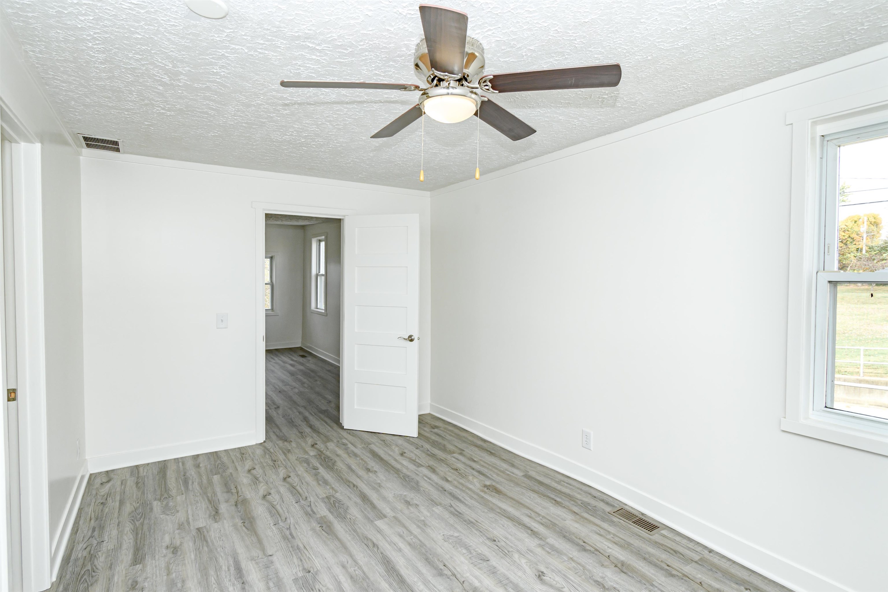 10184 Walnut St, Whitesville, Kentucky 42378, 2 Bedrooms Bedrooms, ,1 BathroomBathrooms,Single Family Residence,For Sale,Walnut St,90992