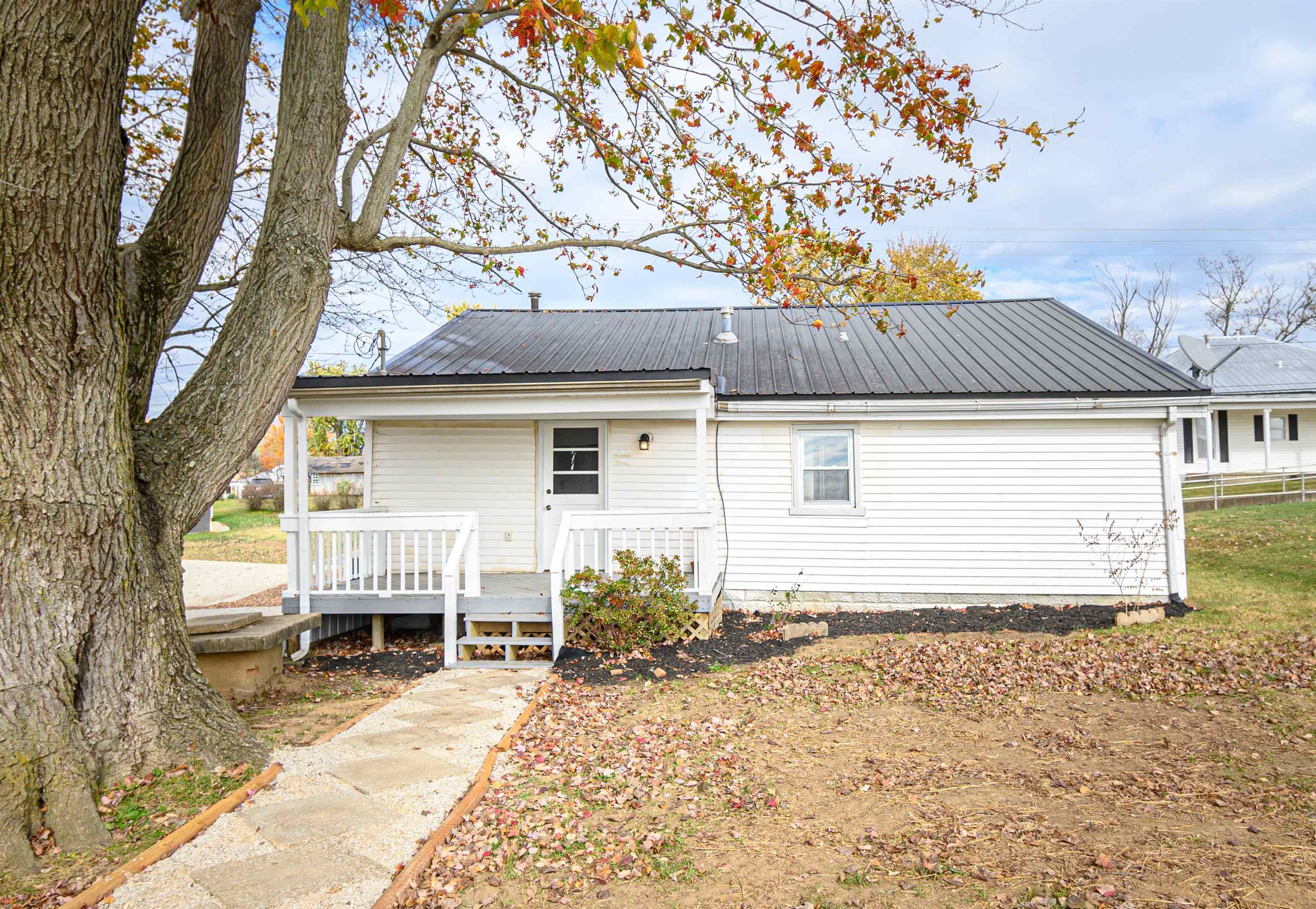 10184 Walnut St, Whitesville, Kentucky 42378, 2 Bedrooms Bedrooms, ,1 BathroomBathrooms,Single Family Residence,For Sale,Walnut St,90992