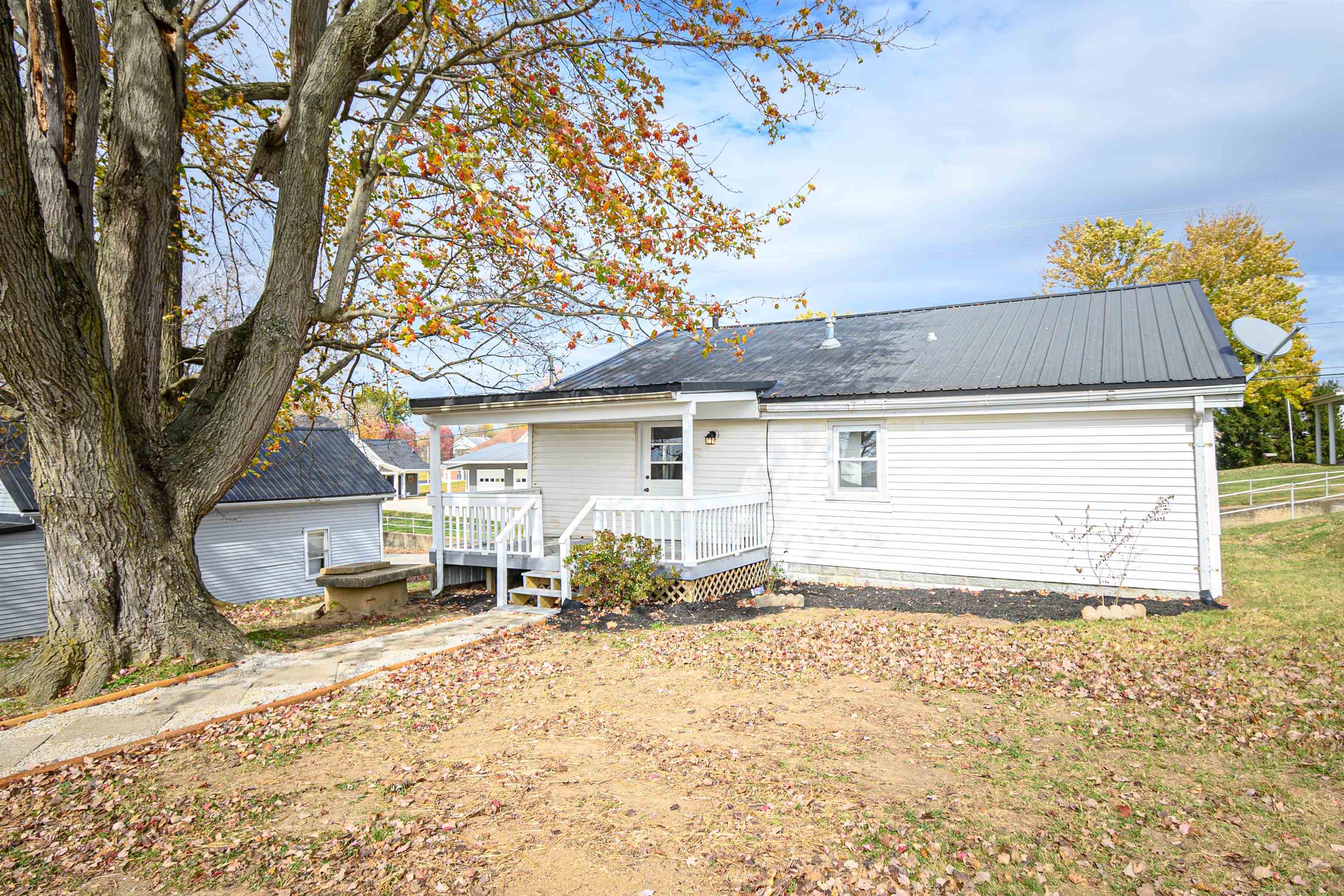 10184 Walnut St, Whitesville, Kentucky 42378, 2 Bedrooms Bedrooms, ,1 BathroomBathrooms,Single Family Residence,For Sale,Walnut St,90992