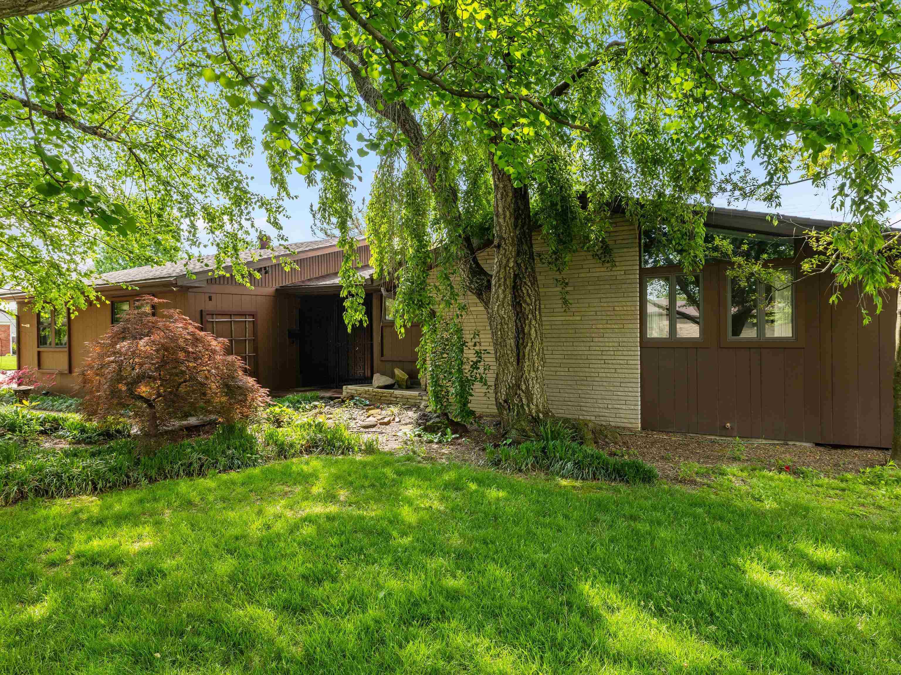 300 Magnolia Drive, Owensboro, Kentucky 42303, 4 Bedrooms Bedrooms, ,3 BathroomsBathrooms,Single Family Residence,For Sale,Magnolia Drive,90993