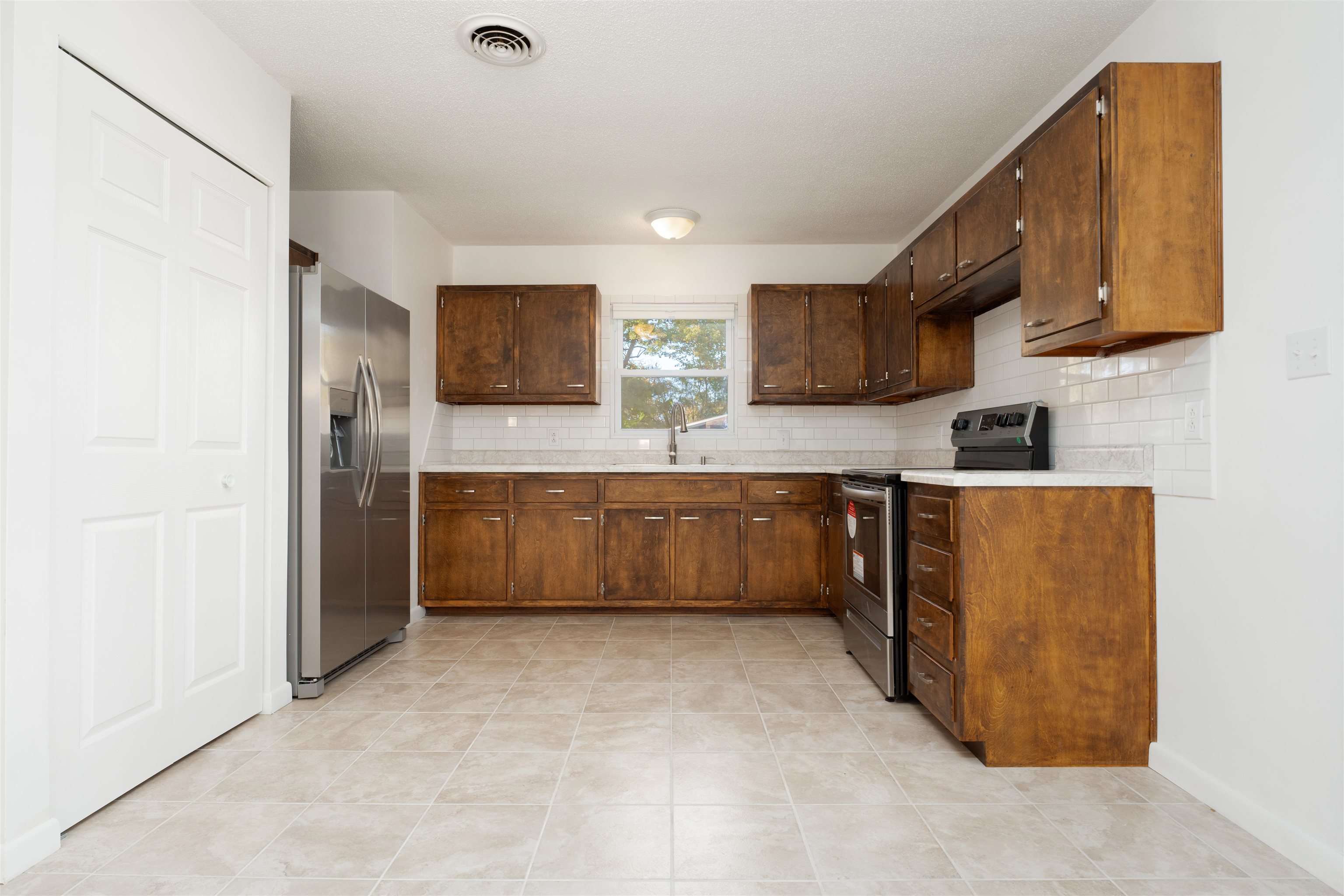 2900 Yosemite Drive, Owensboro, Kentucky 42301, 3 Bedrooms Bedrooms, ,1 BathroomBathrooms,Single Family Residence,For Sale,Yosemite Drive,90994