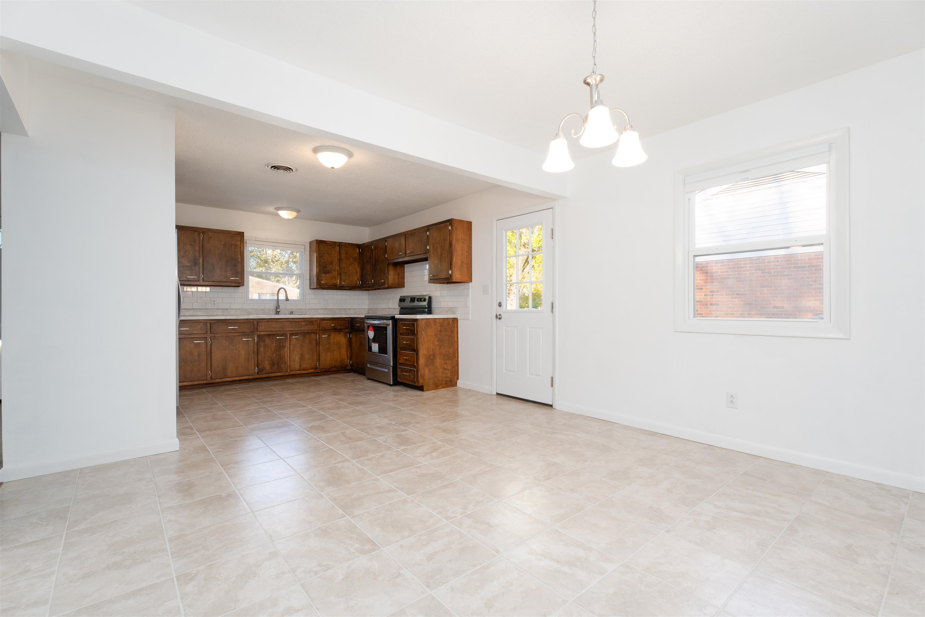2900 Yosemite Drive, Owensboro, Kentucky 42301, 3 Bedrooms Bedrooms, ,1 BathroomBathrooms,Single Family Residence,For Sale,Yosemite Drive,90994