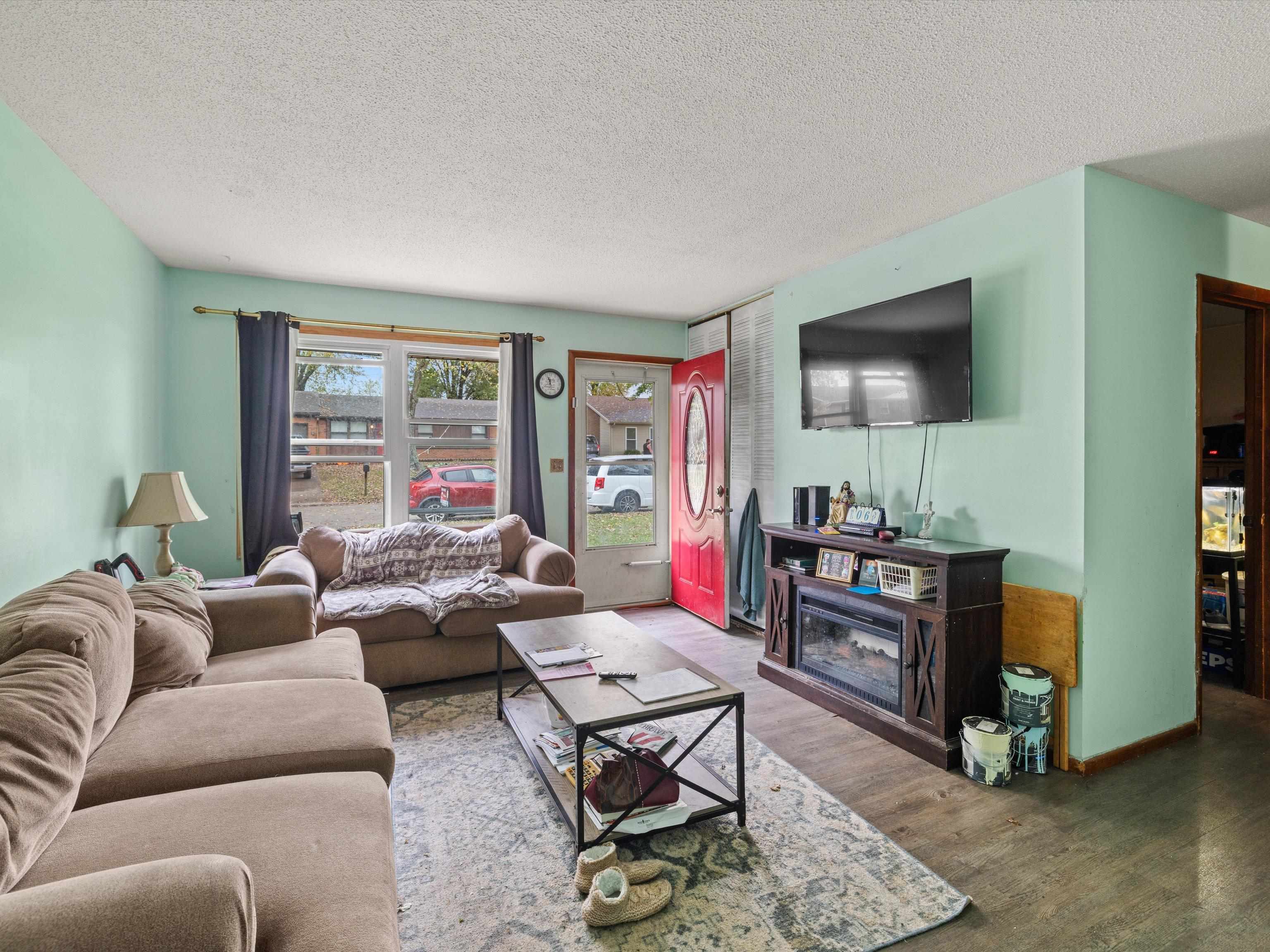 2142 Graham Lane East, Owensboro, Kentucky 42303, 3 Bedrooms Bedrooms, ,1 BathroomBathrooms,Single Family Residence,For Sale,Graham Lane East,91002