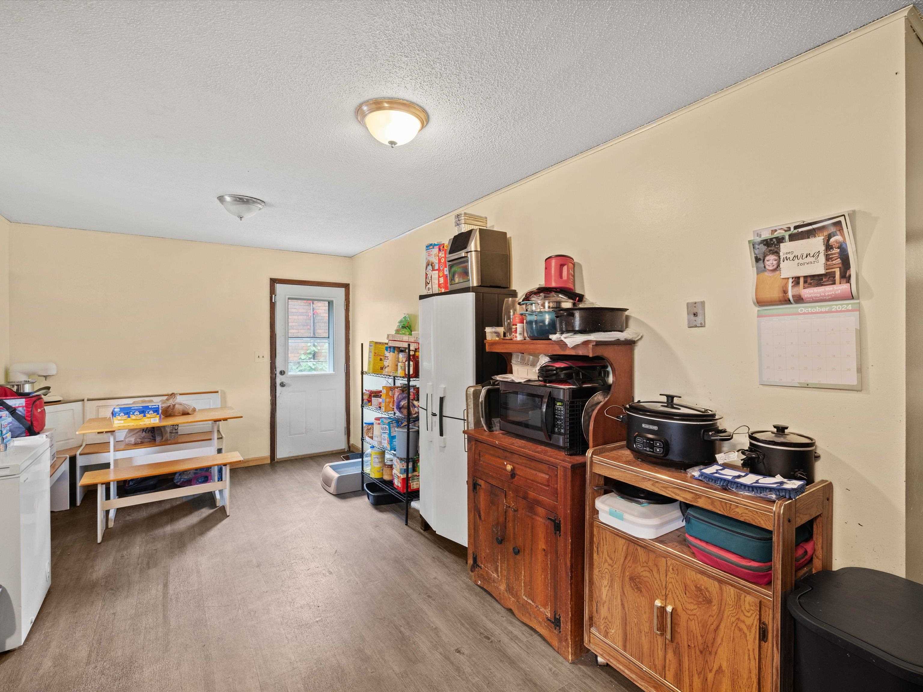 2142 Graham Lane East, Owensboro, Kentucky 42303, 3 Bedrooms Bedrooms, ,1 BathroomBathrooms,Single Family Residence,For Sale,Graham Lane East,91002