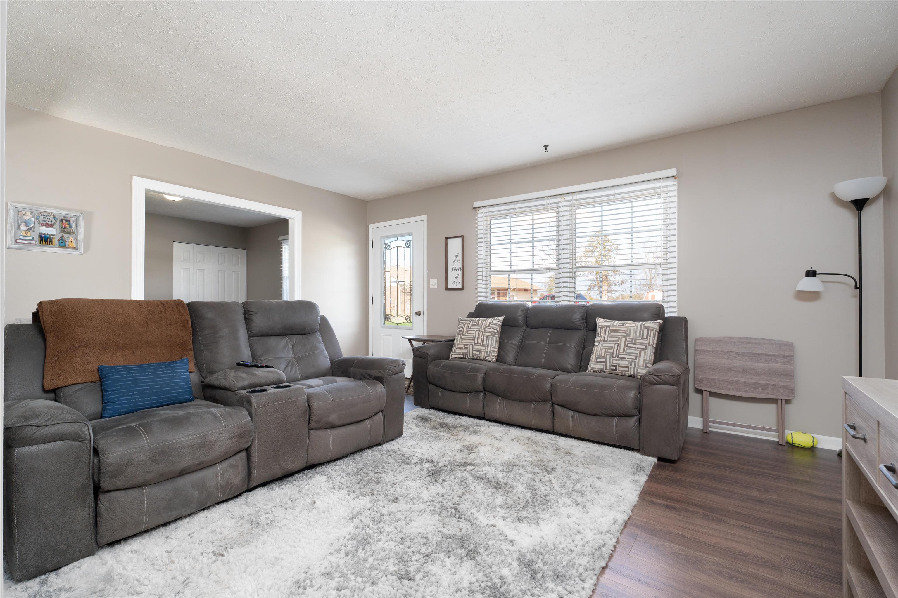 6410 Walnut Court, Utica, Kentucky 42376, 3 Bedrooms Bedrooms, ,1 BathroomBathrooms,Single Family Residence,For Sale,Walnut Court,91014