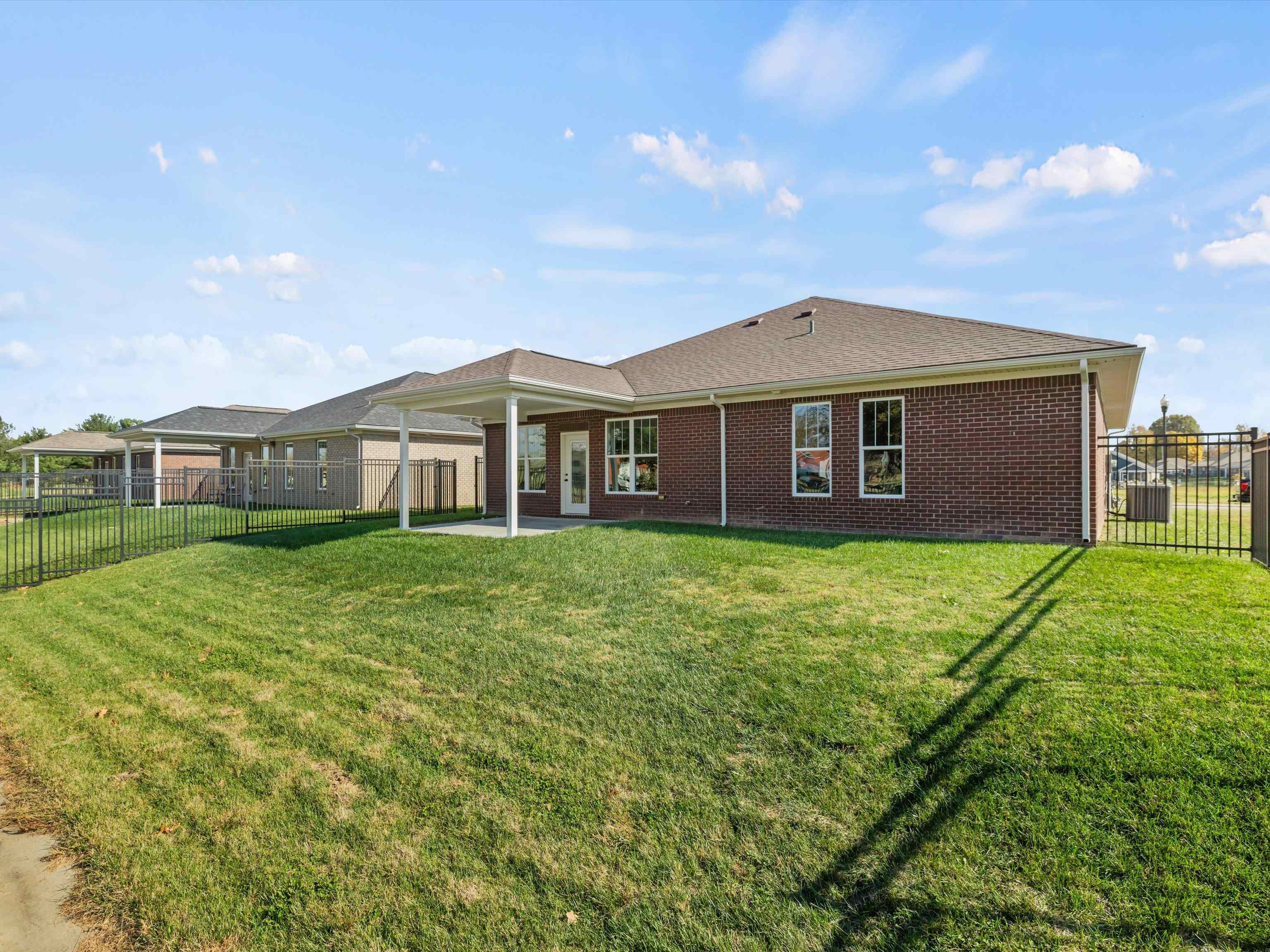 5572 Park Haven Bend, Owensboro, Kentucky 42303, 4 Bedrooms Bedrooms, ,2 BathroomsBathrooms,Single Family Residence,For Sale,Park Haven Bend,91022