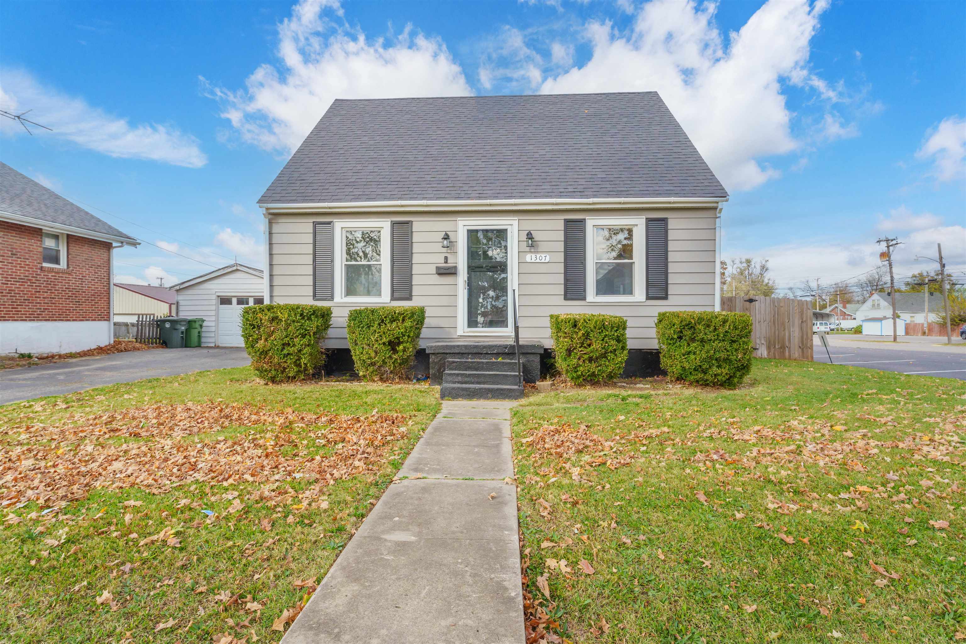 1307 3rd Street, Owensboro, Kentucky 42301, 3 Bedrooms Bedrooms, ,1 BathroomBathrooms,Single Family Residence,For Sale,3rd Street,91028