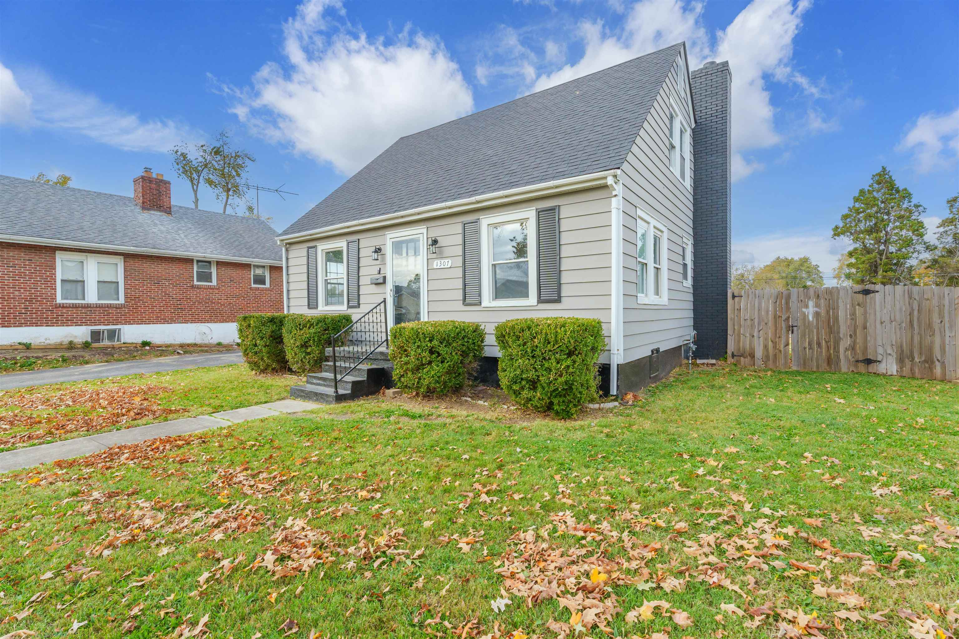 1307 3rd Street, Owensboro, Kentucky 42301, 3 Bedrooms Bedrooms, ,1 BathroomBathrooms,Single Family Residence,For Sale,3rd Street,91028