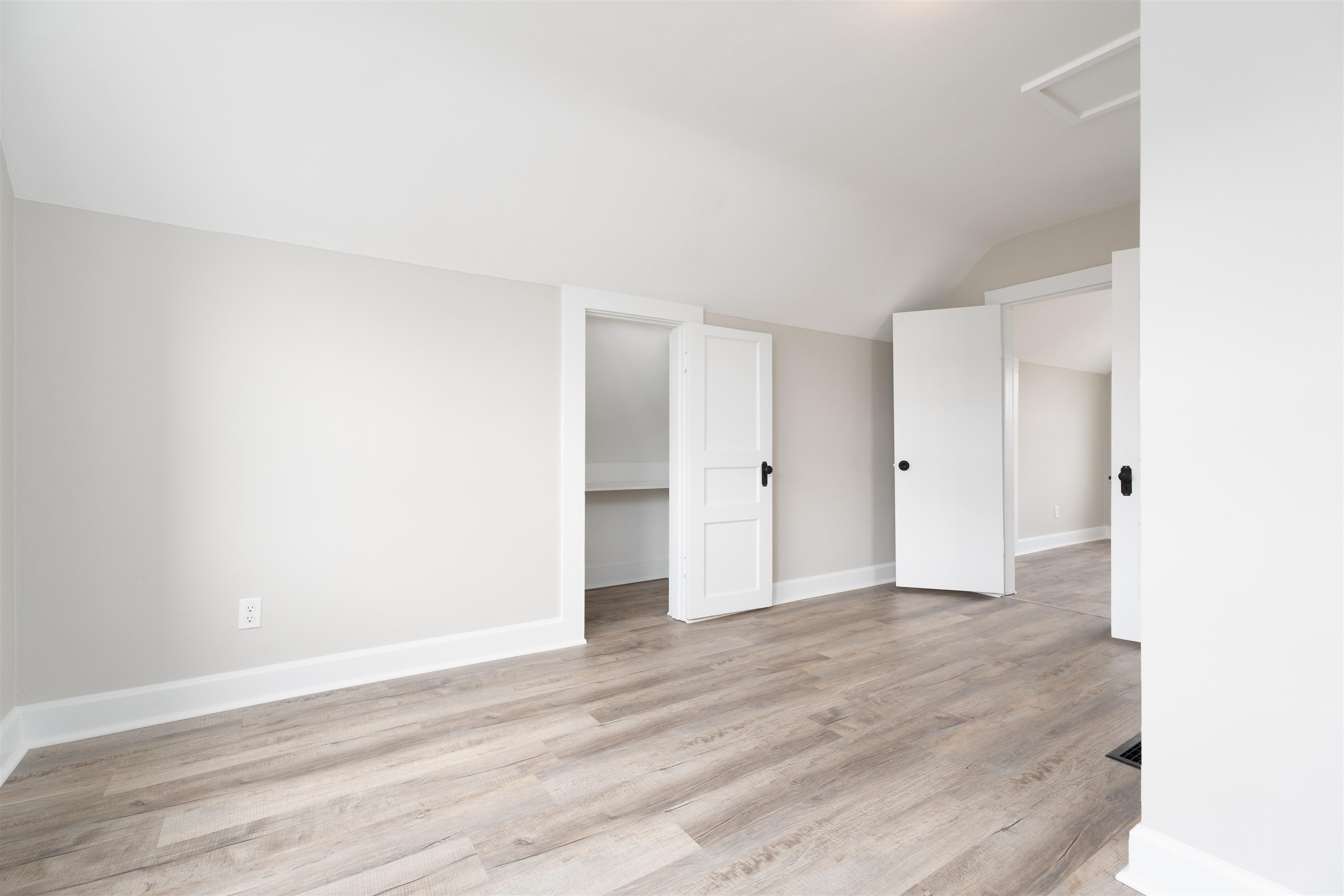 1307 3rd Street, Owensboro, Kentucky 42301, 3 Bedrooms Bedrooms, ,1 BathroomBathrooms,Single Family Residence,For Sale,3rd Street,91028