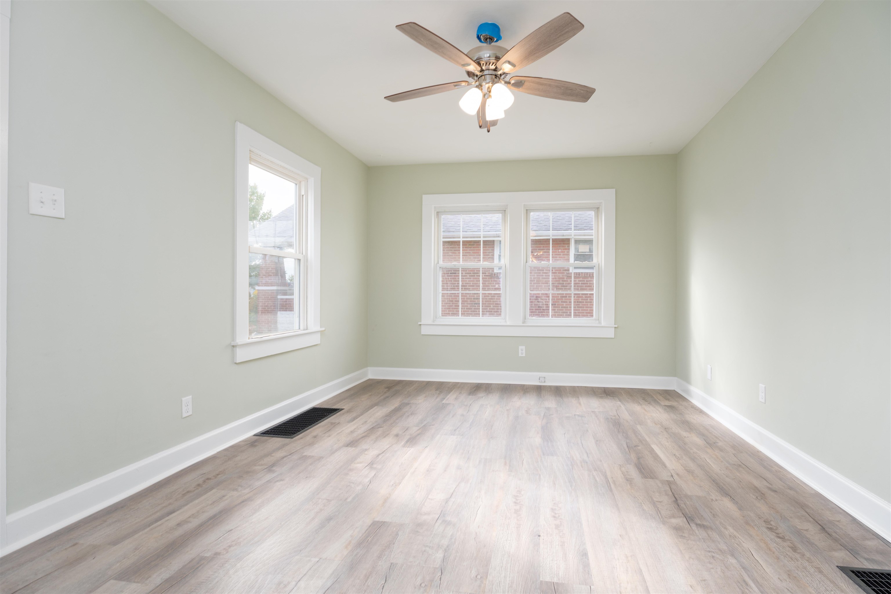 1307 3rd Street, Owensboro, Kentucky 42301, 3 Bedrooms Bedrooms, ,1 BathroomBathrooms,Single Family Residence,For Sale,3rd Street,91028
