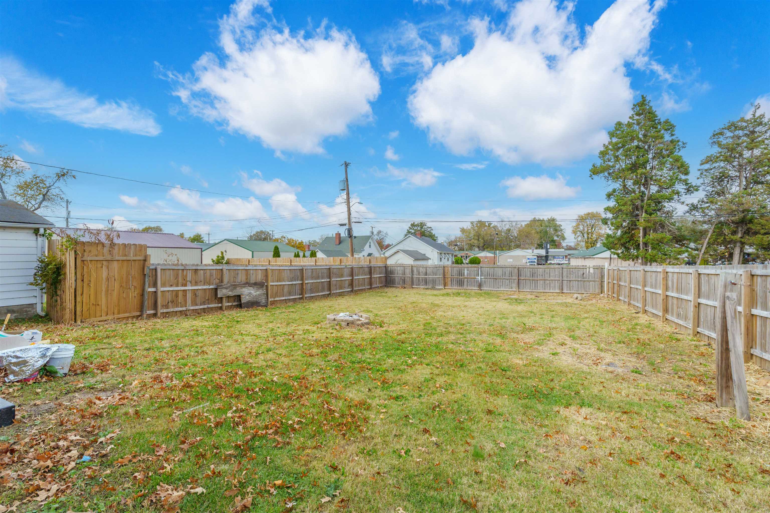 1307 3rd Street, Owensboro, Kentucky 42301, 3 Bedrooms Bedrooms, ,1 BathroomBathrooms,Single Family Residence,For Sale,3rd Street,91028