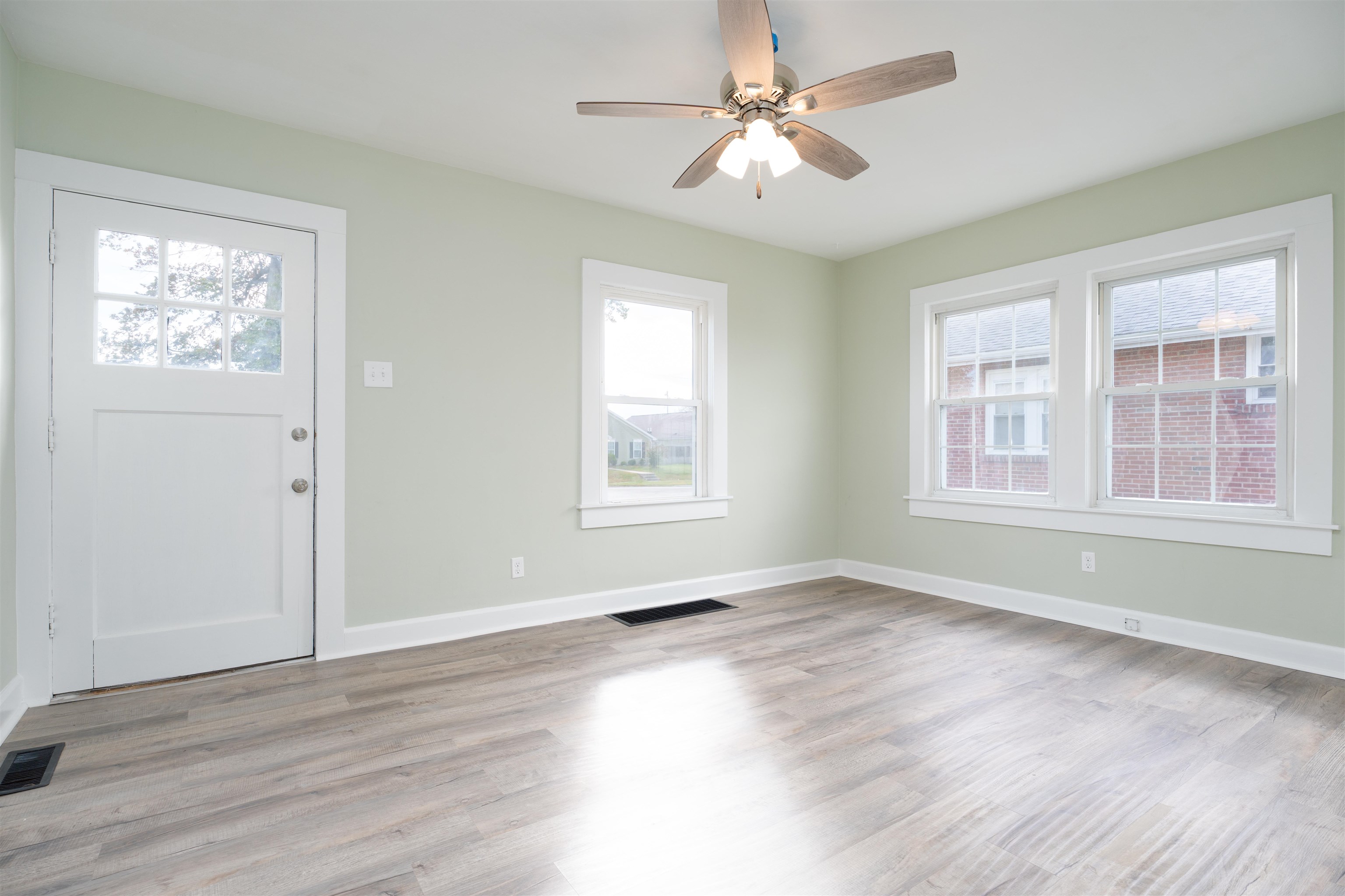 1307 3rd Street, Owensboro, Kentucky 42301, 3 Bedrooms Bedrooms, ,1 BathroomBathrooms,Single Family Residence,For Sale,3rd Street,91028
