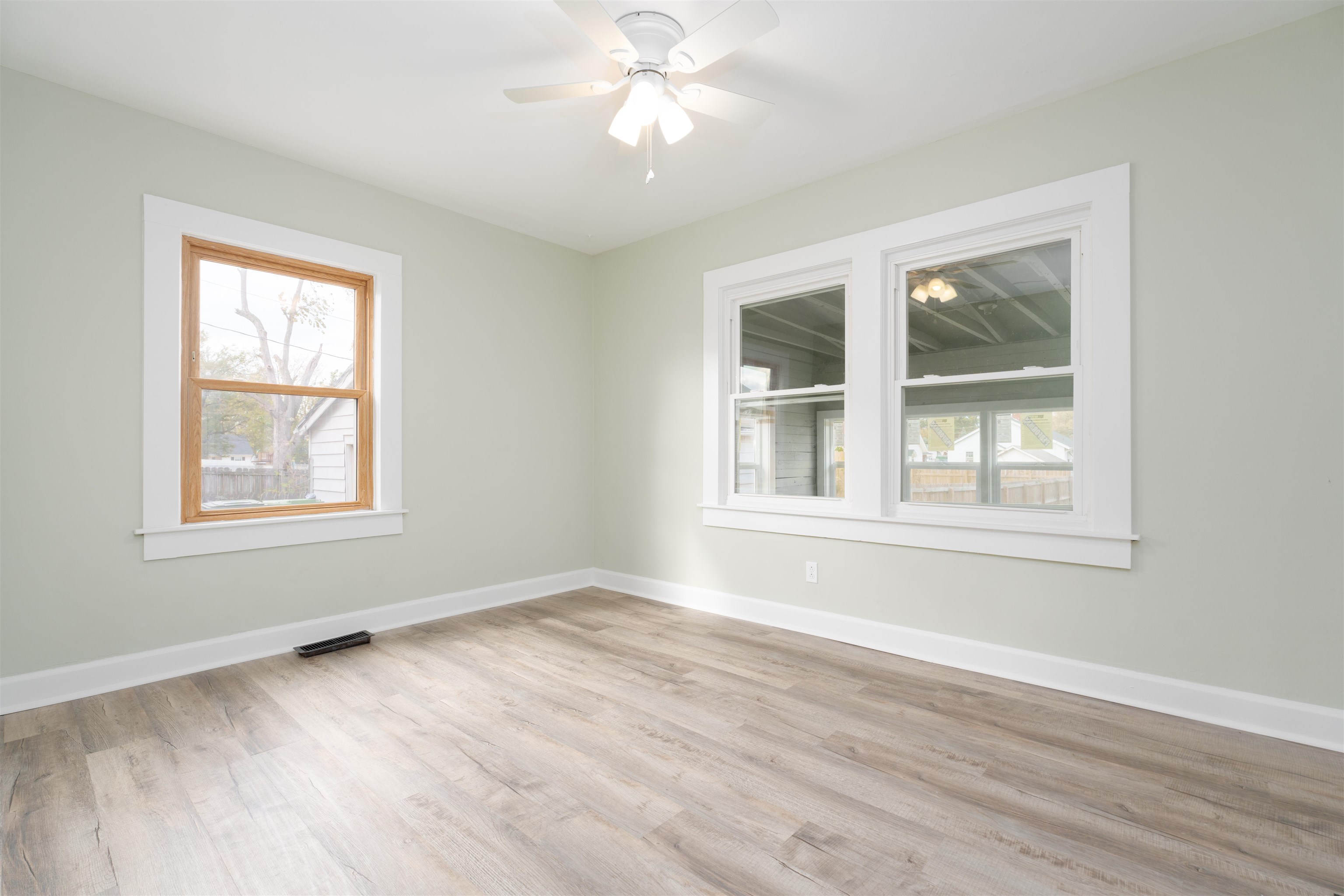 1307 3rd Street, Owensboro, Kentucky 42301, 3 Bedrooms Bedrooms, ,1 BathroomBathrooms,Single Family Residence,For Sale,3rd Street,91028