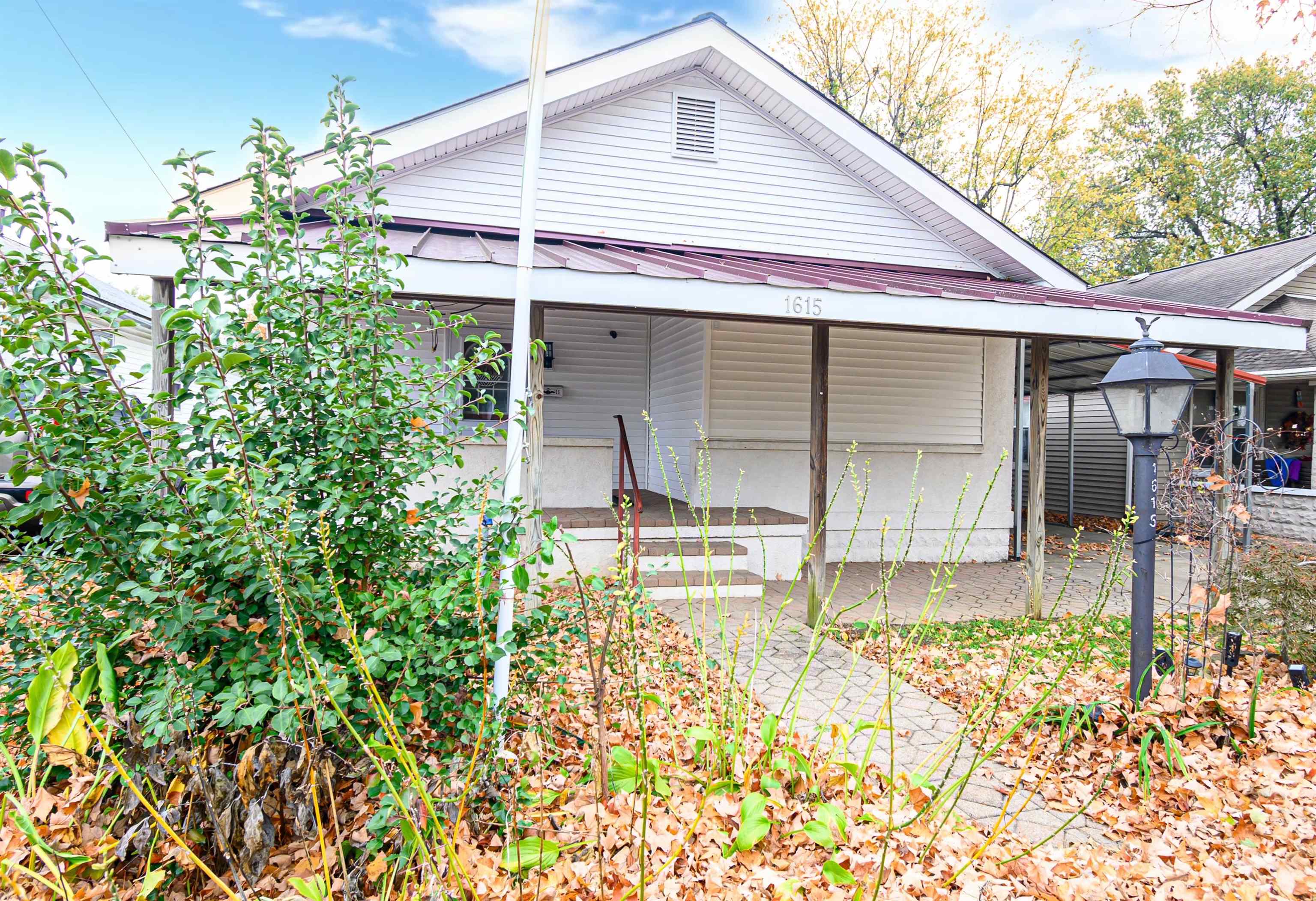1615 Center St, Owensboro, Kentucky 42303, 2 Bedrooms Bedrooms, ,1 BathroomBathrooms,Single Family Residence,For Sale,Center St,91034