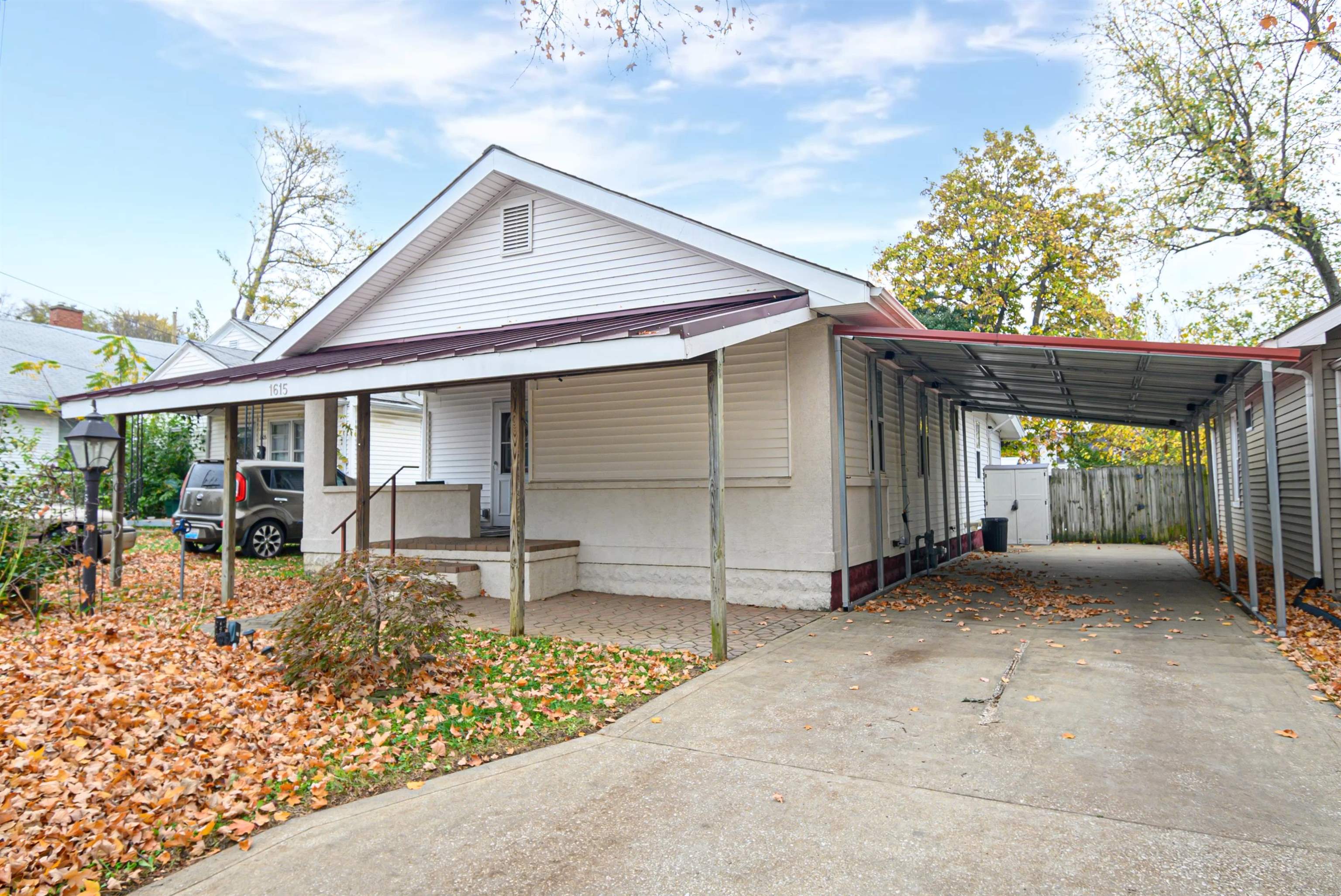 1615 Center St, Owensboro, Kentucky 42303, 2 Bedrooms Bedrooms, ,1 BathroomBathrooms,Single Family Residence,For Sale,Center St,91034