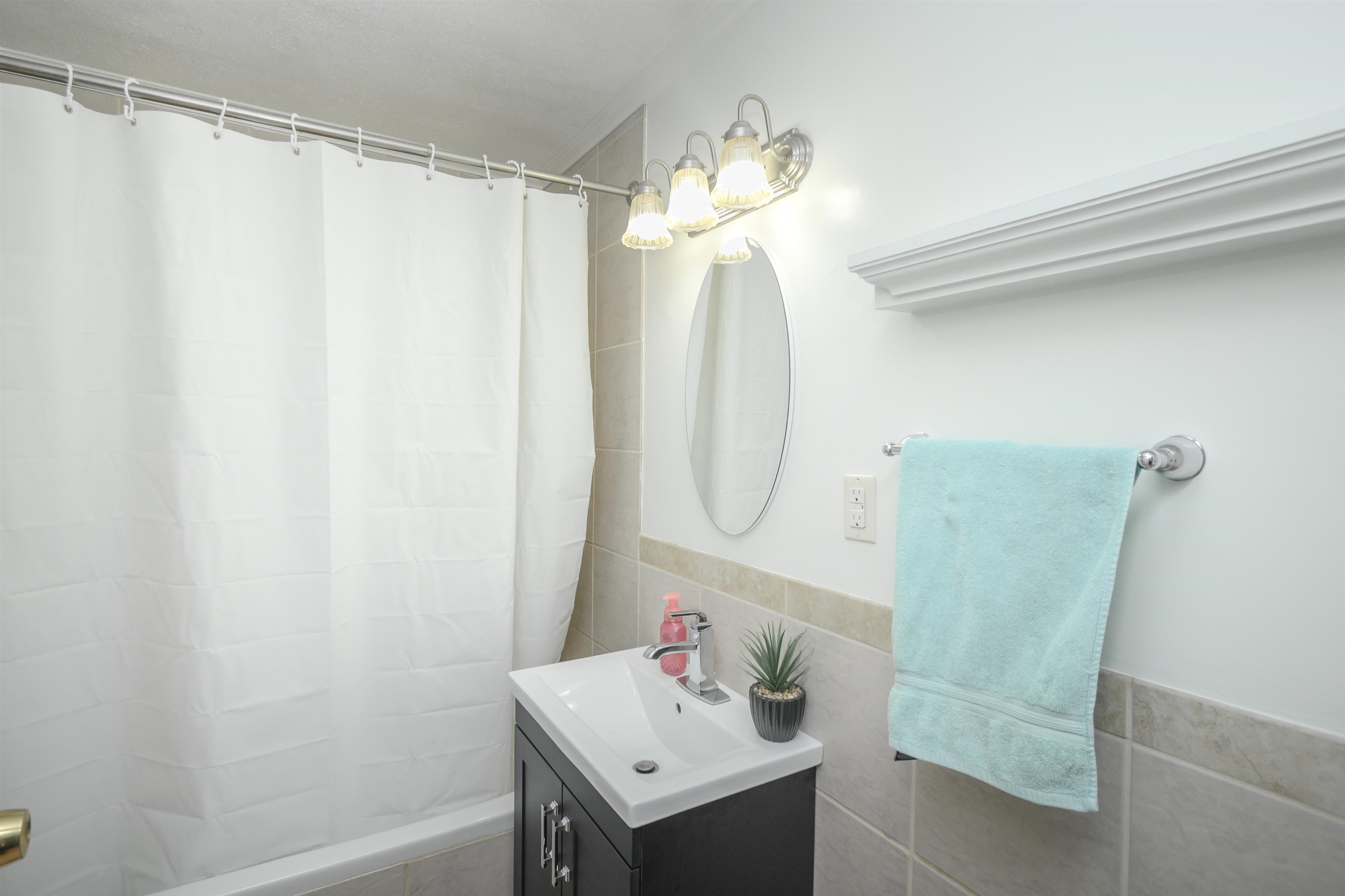 1615 Center St, Owensboro, Kentucky 42303, 2 Bedrooms Bedrooms, ,1 BathroomBathrooms,Single Family Residence,For Sale,Center St,91034