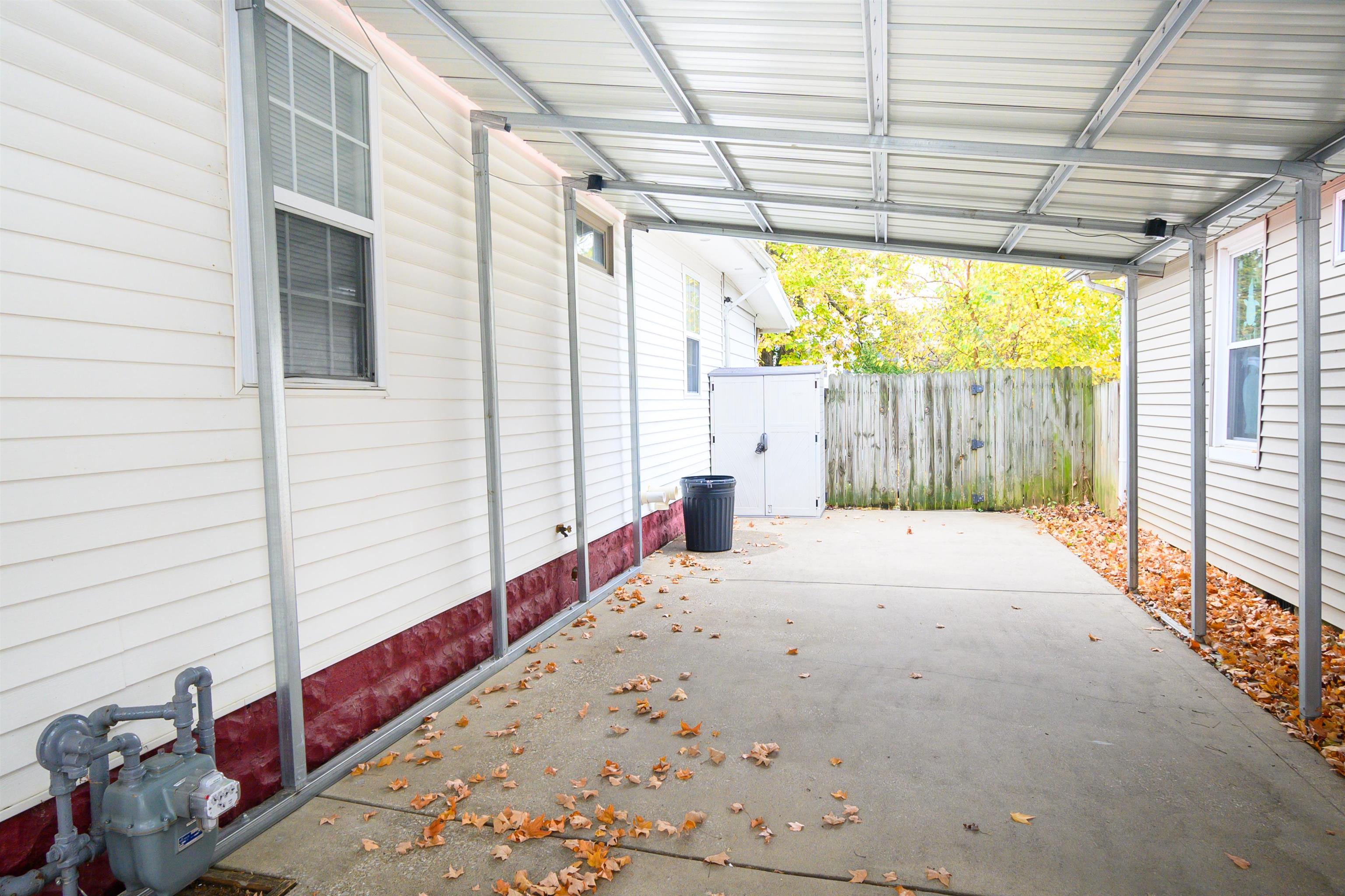 1615 Center St, Owensboro, Kentucky 42303, 2 Bedrooms Bedrooms, ,1 BathroomBathrooms,Single Family Residence,For Sale,Center St,91034