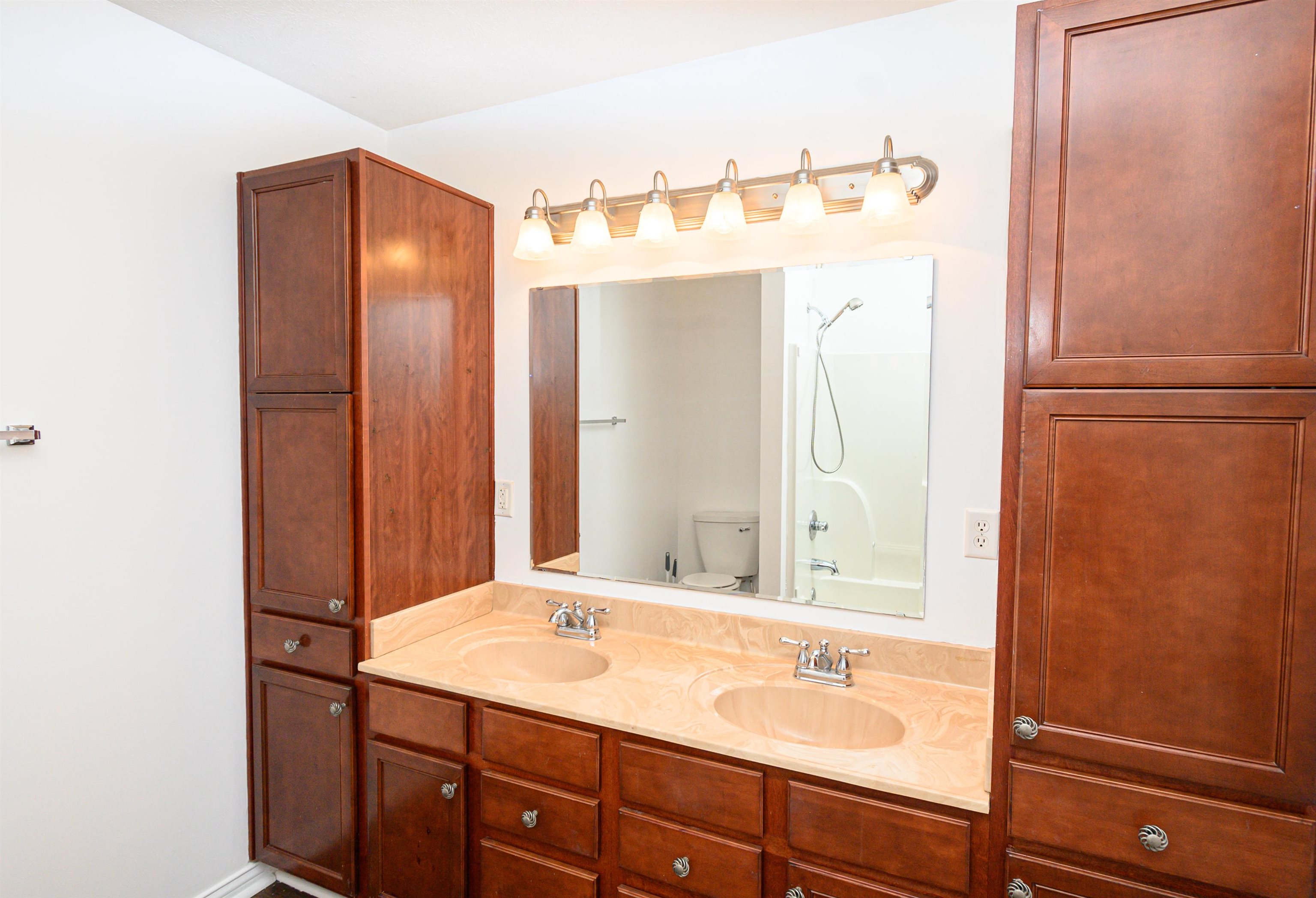 2834 Trails Way, Owensboro, Kentucky 42303, 3 Bedrooms Bedrooms, ,2 BathroomsBathrooms,Single Family Residence,For Sale,Trails Way,91035