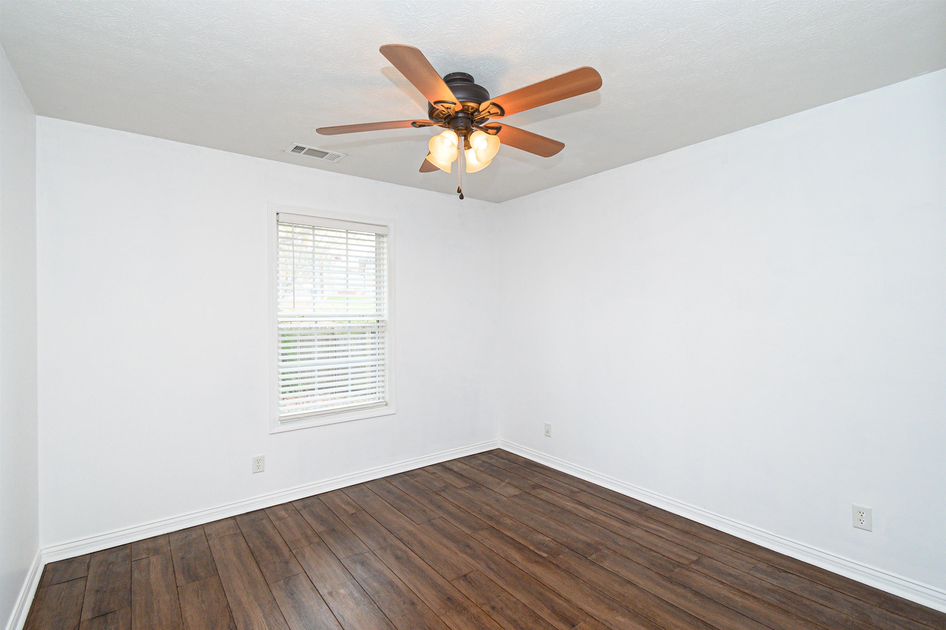 2834 Trails Way, Owensboro, Kentucky 42303, 3 Bedrooms Bedrooms, ,2 BathroomsBathrooms,Single Family Residence,For Sale,Trails Way,91035