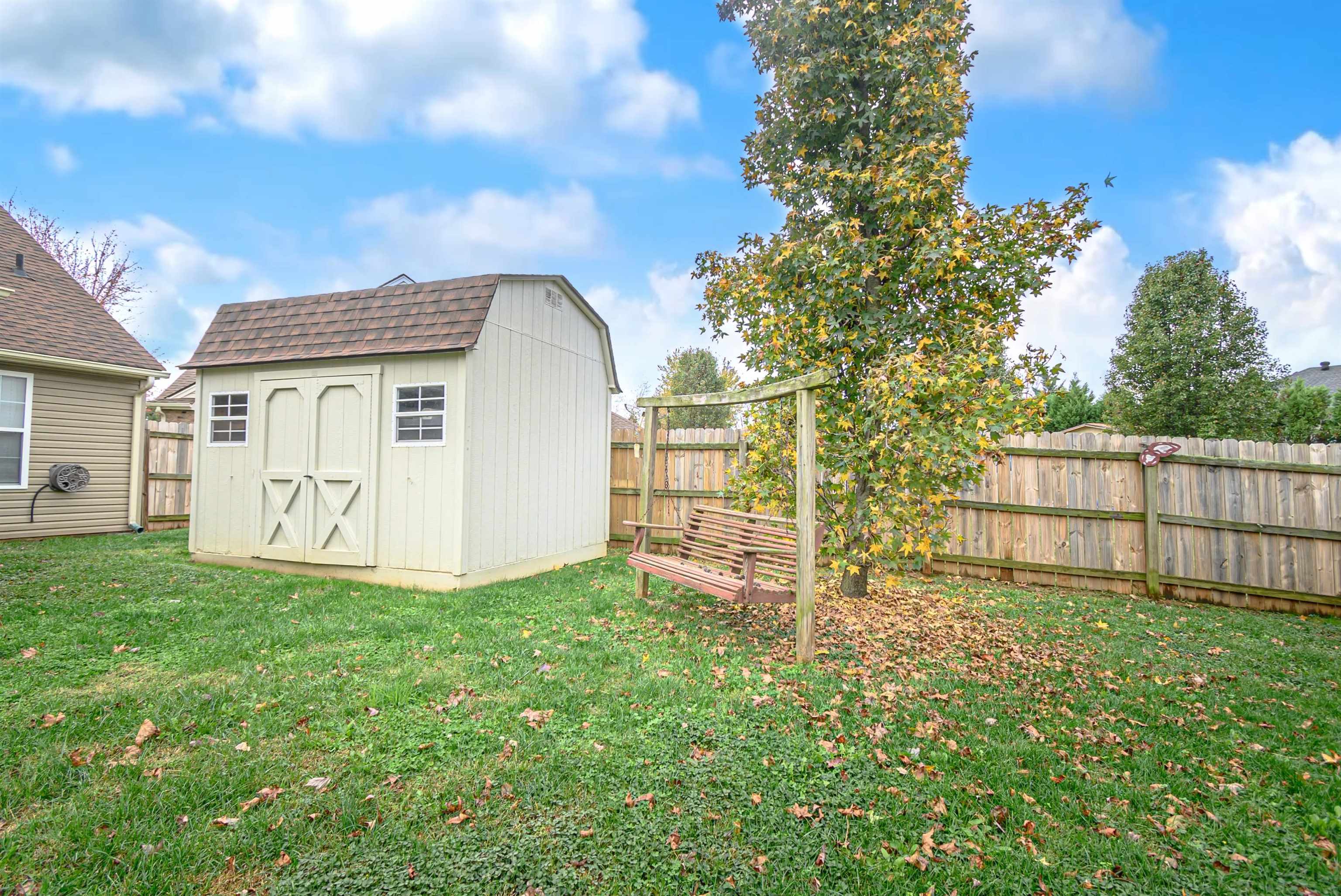 2834 Trails Way, Owensboro, Kentucky 42303, 3 Bedrooms Bedrooms, ,2 BathroomsBathrooms,Single Family Residence,For Sale,Trails Way,91035