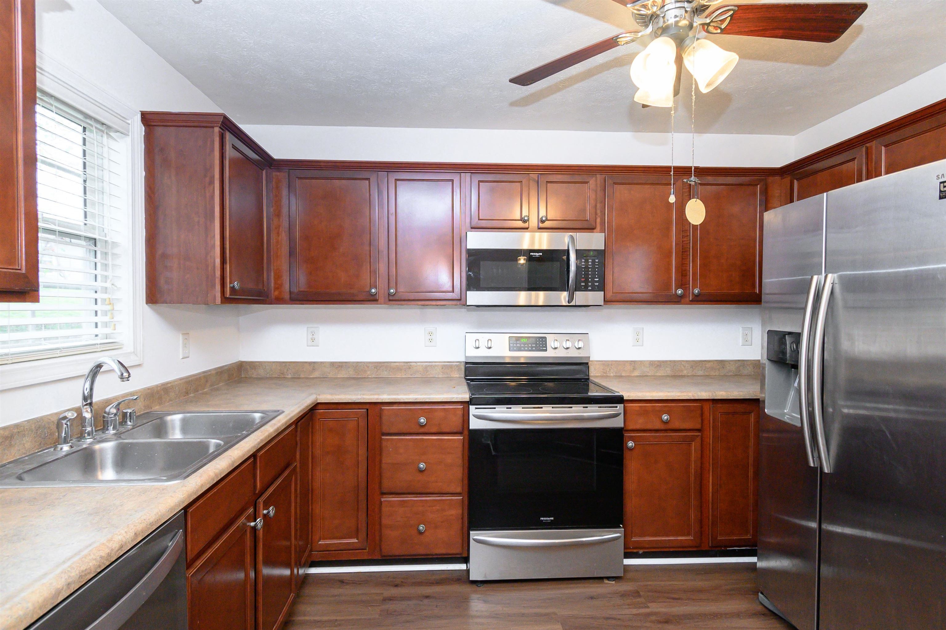 2834 Trails Way, Owensboro, Kentucky 42303, 3 Bedrooms Bedrooms, ,2 BathroomsBathrooms,Single Family Residence,For Sale,Trails Way,91035