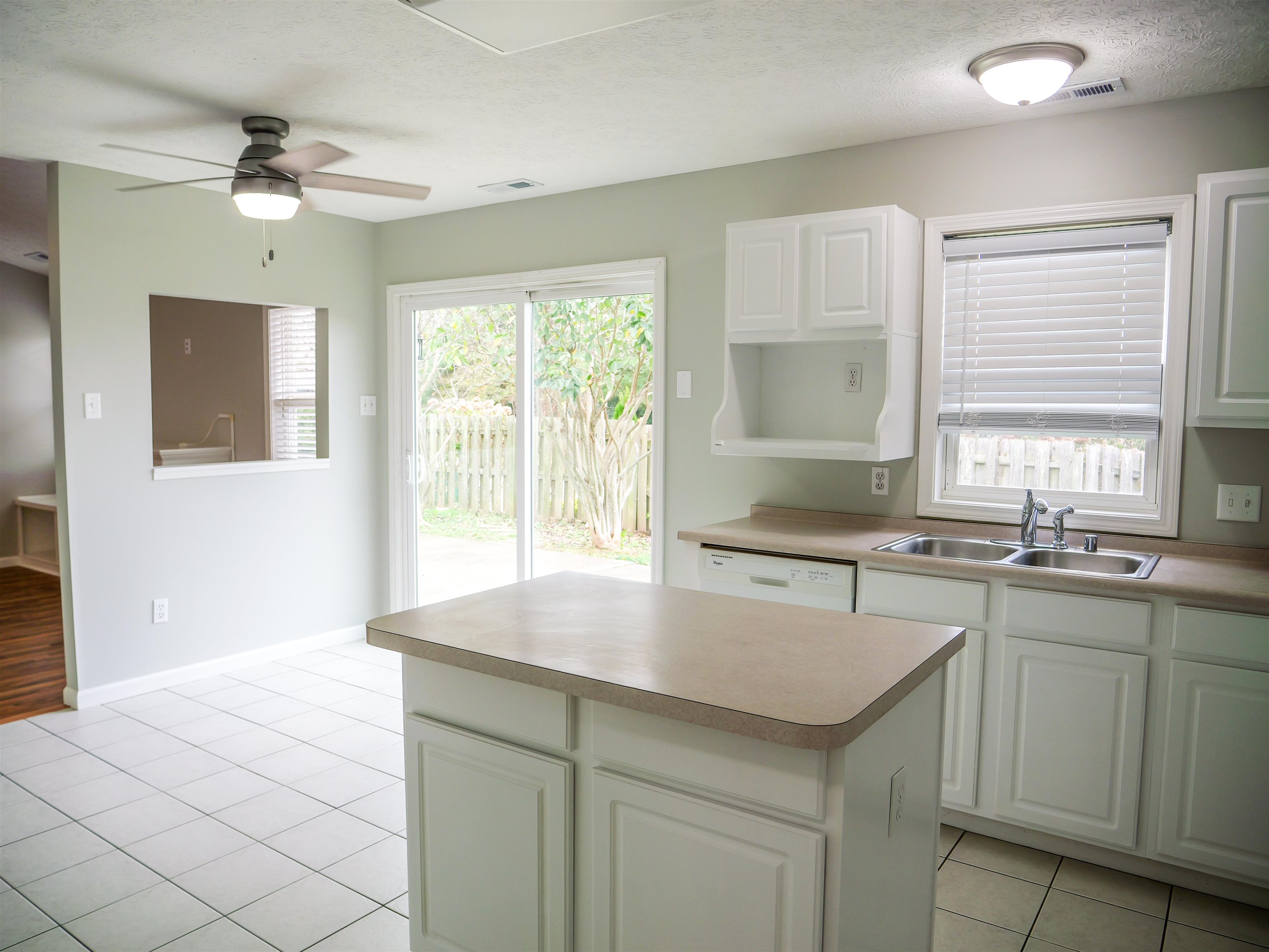 2218 Crossing Pointe, Owensboro, Kentucky 42303, 3 Bedrooms Bedrooms, ,2 BathroomsBathrooms,Single Family Residence,For Sale,Crossing Pointe,91040