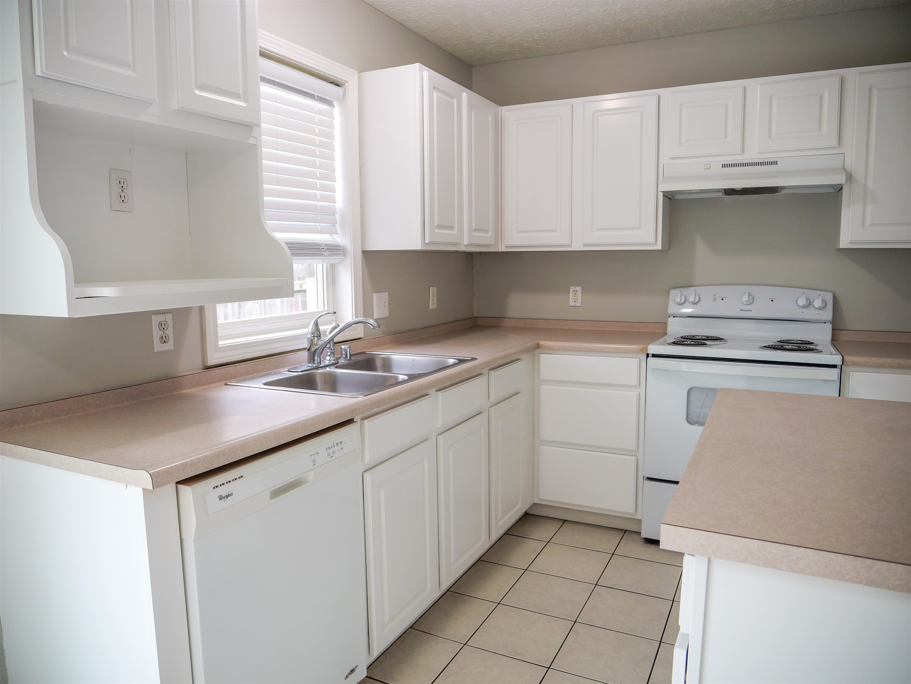 2218 Crossing Pointe, Owensboro, Kentucky 42303, 3 Bedrooms Bedrooms, ,2 BathroomsBathrooms,Single Family Residence,For Sale,Crossing Pointe,91040