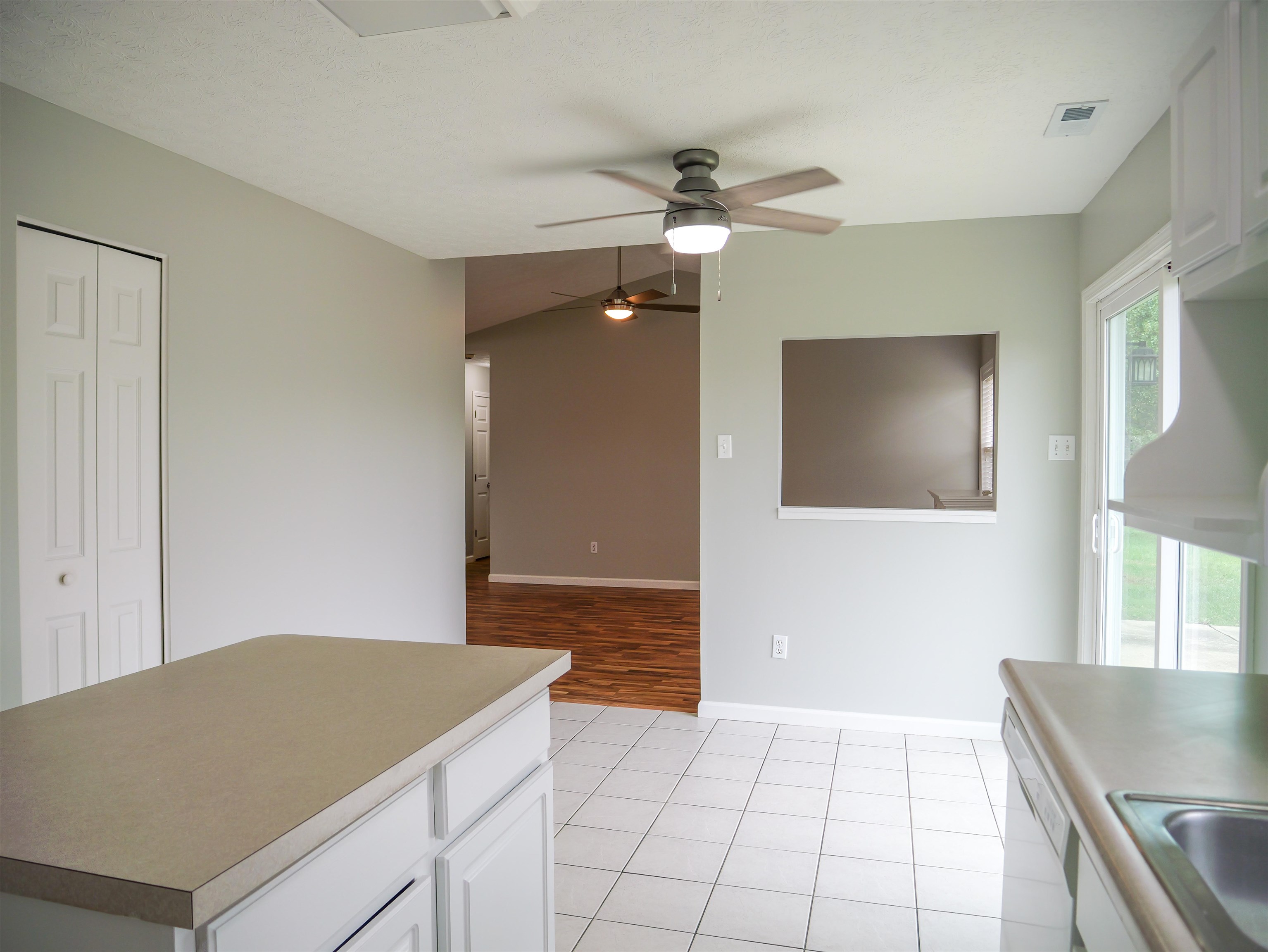 2218 Crossing Pointe, Owensboro, Kentucky 42303, 3 Bedrooms Bedrooms, ,2 BathroomsBathrooms,Single Family Residence,For Sale,Crossing Pointe,91040