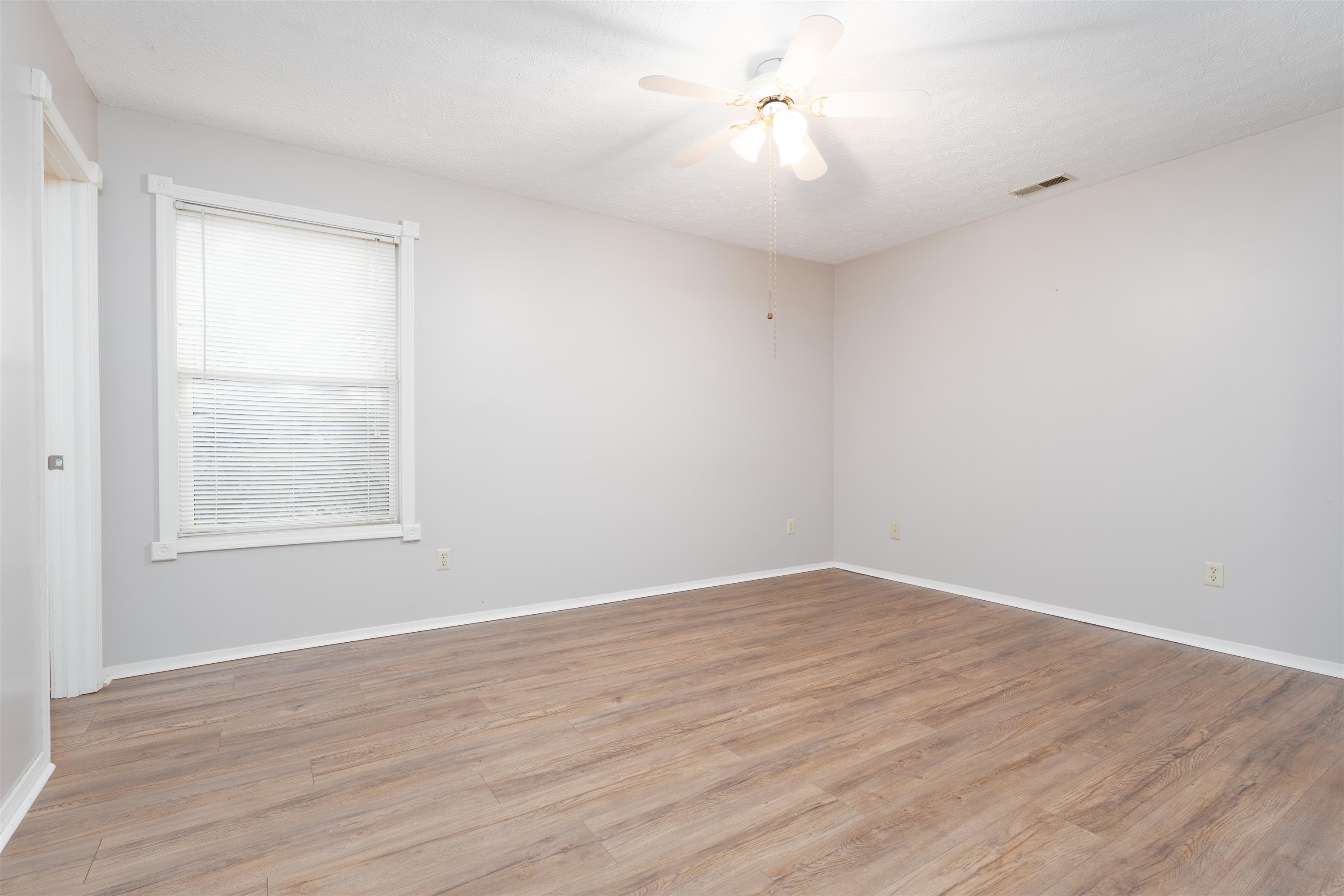4558 Cove Pt., Owensboro, Kentucky 42301, 3 Bedrooms Bedrooms, ,2 BathroomsBathrooms,Single Family Residence,For Sale,Cove Pt.,91042
