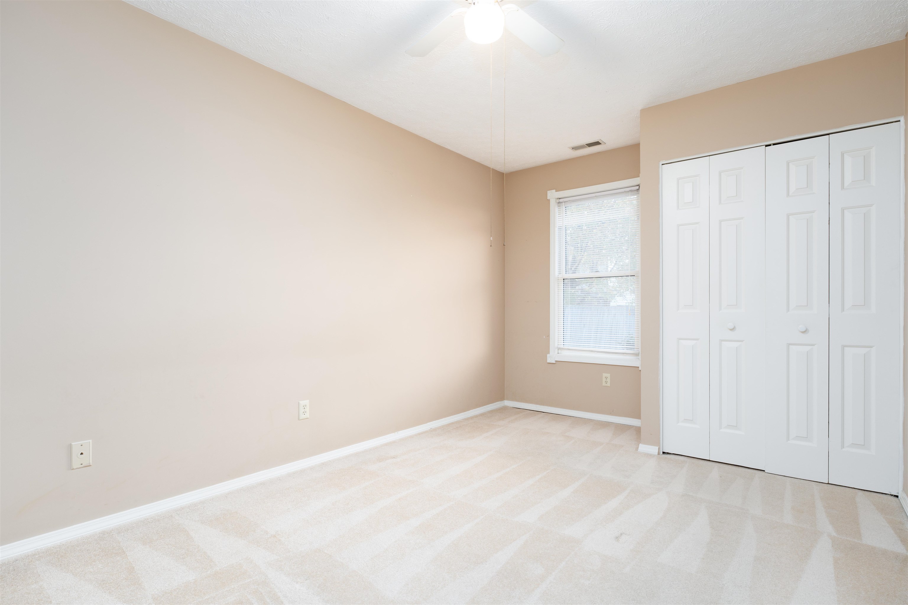 4558 Cove Pt., Owensboro, Kentucky 42301, 3 Bedrooms Bedrooms, ,2 BathroomsBathrooms,Single Family Residence,For Sale,Cove Pt.,91042