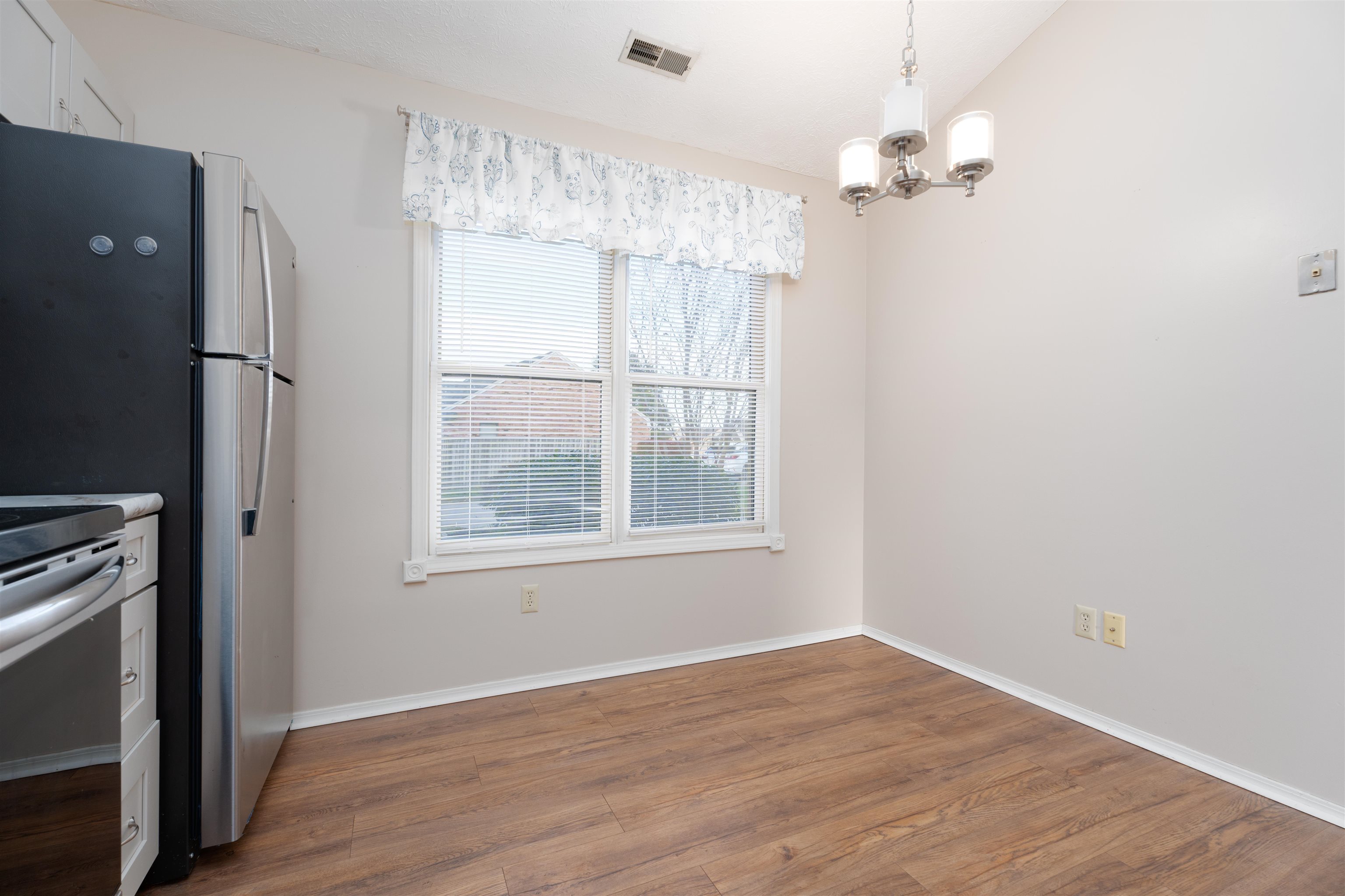 4558 Cove Pt., Owensboro, Kentucky 42301, 3 Bedrooms Bedrooms, ,2 BathroomsBathrooms,Single Family Residence,For Sale,Cove Pt.,91042