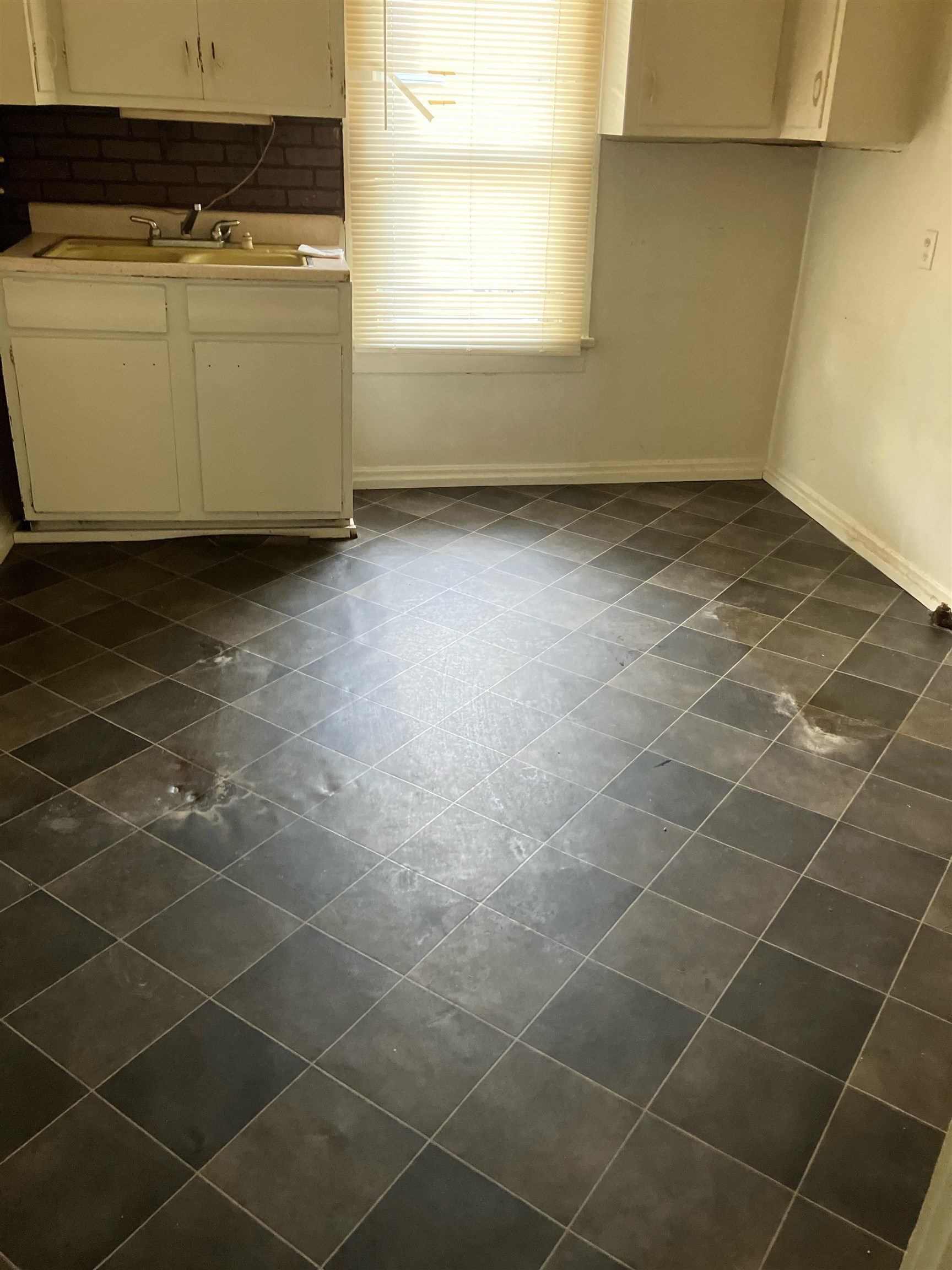 2026 5th Street, Owensboro, Kentucky 42301, 1 Bedroom Bedrooms, ,1 BathroomBathrooms,Single Family Residence,For Sale,5th Street,91058