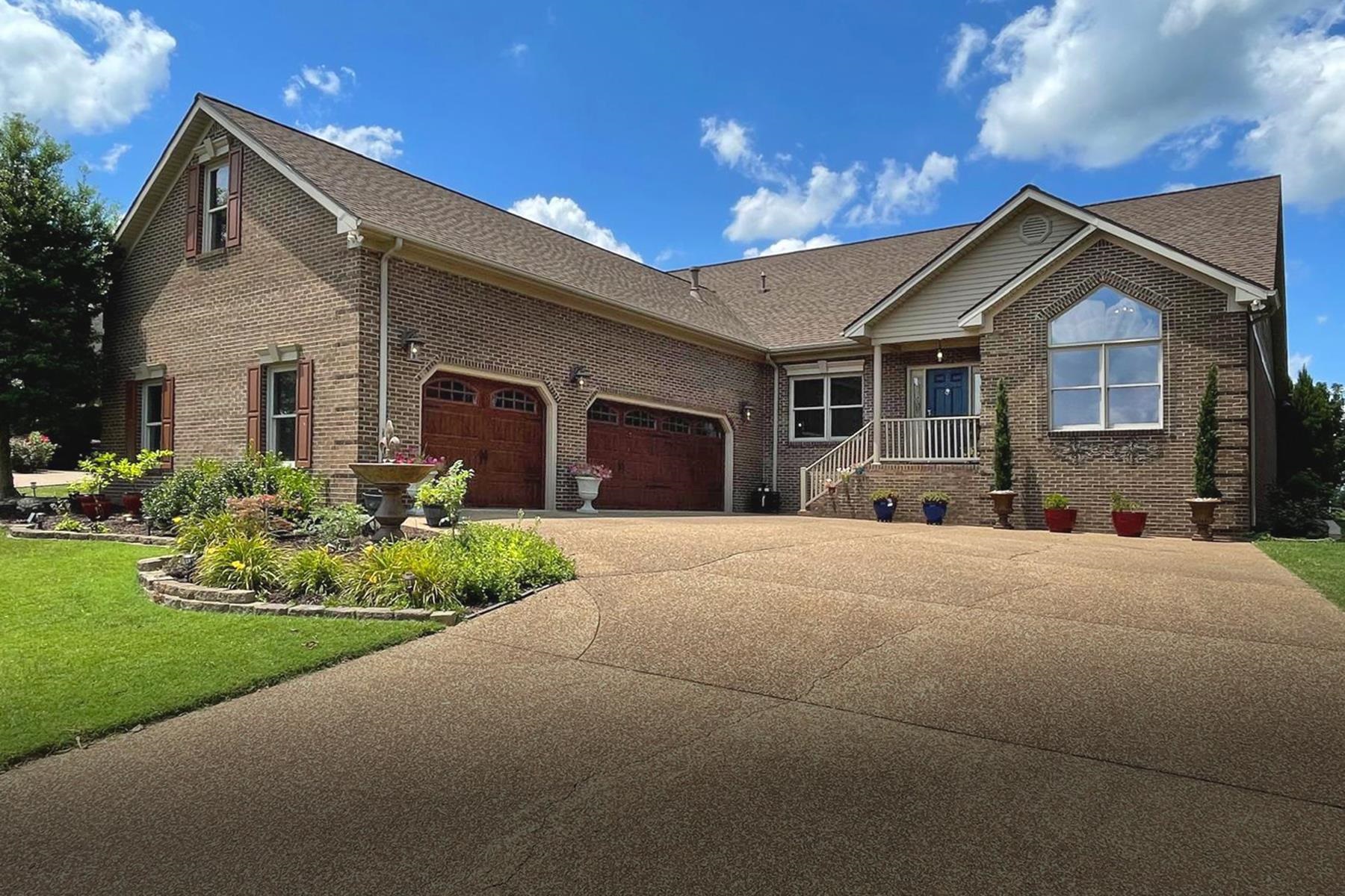 6635 Waterford Place, Owensboro, Kentucky 42303, 4 Bedrooms Bedrooms, ,3 BathroomsBathrooms,Single Family Residence,For Sale,Waterford Place,91064