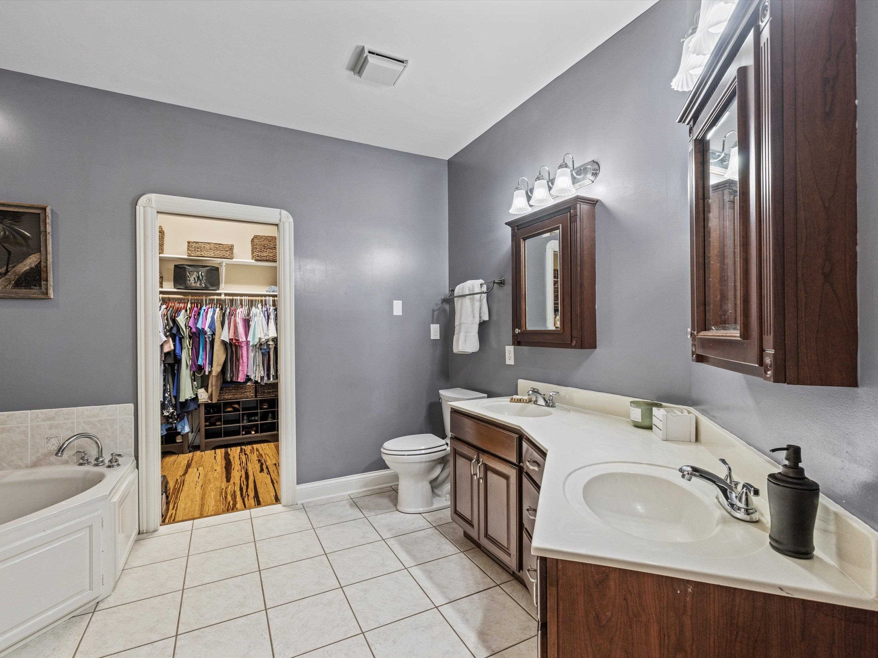 6635 Waterford Place, Owensboro, Kentucky 42303, 4 Bedrooms Bedrooms, ,3 BathroomsBathrooms,Single Family Residence,For Sale,Waterford Place,91064