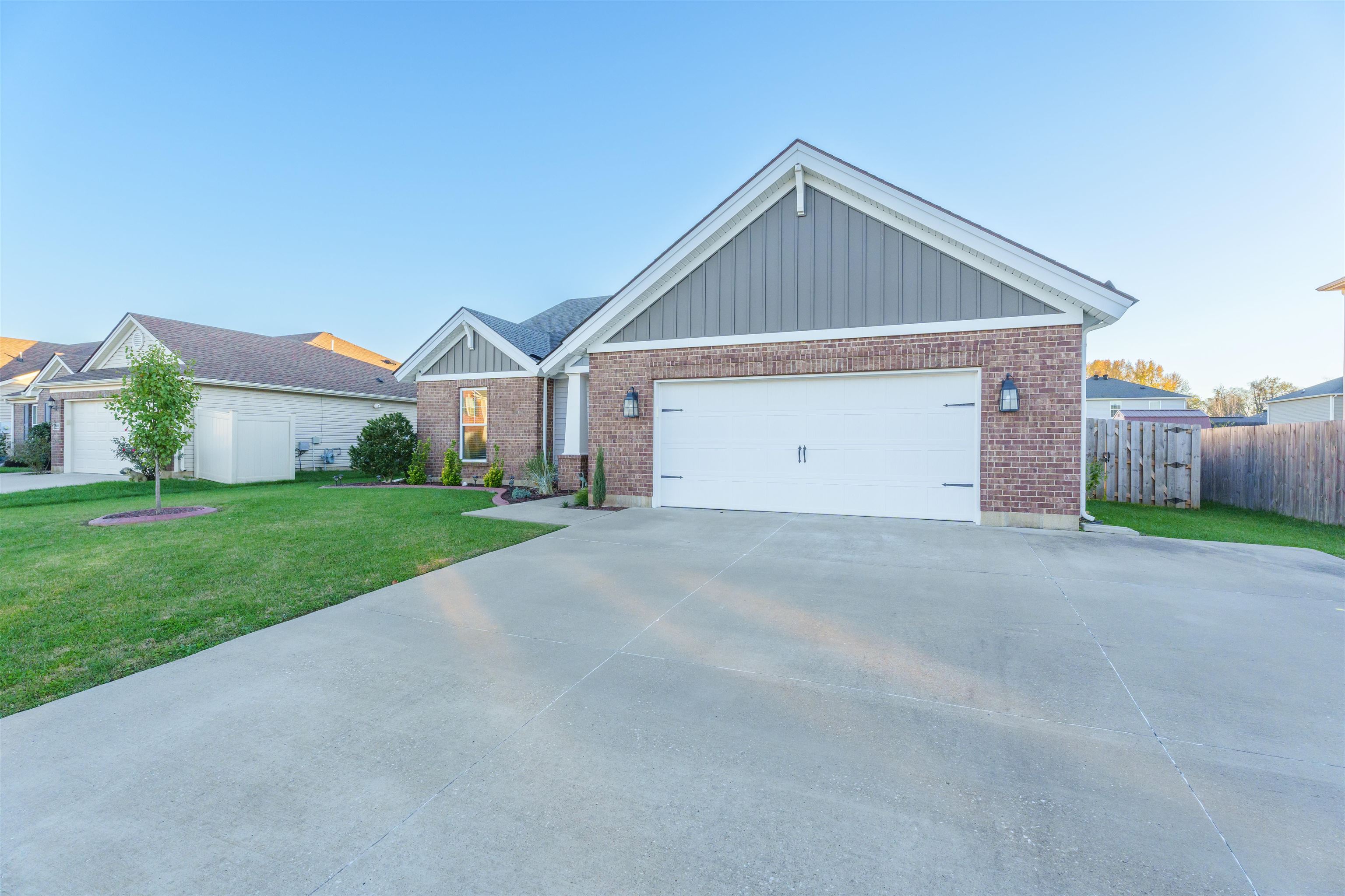 5544 Goldenrod Lane, Owensboro, Kentucky 42301, 3 Bedrooms Bedrooms, ,2 BathroomsBathrooms,Single Family Residence,For Sale,Goldenrod Lane,91067