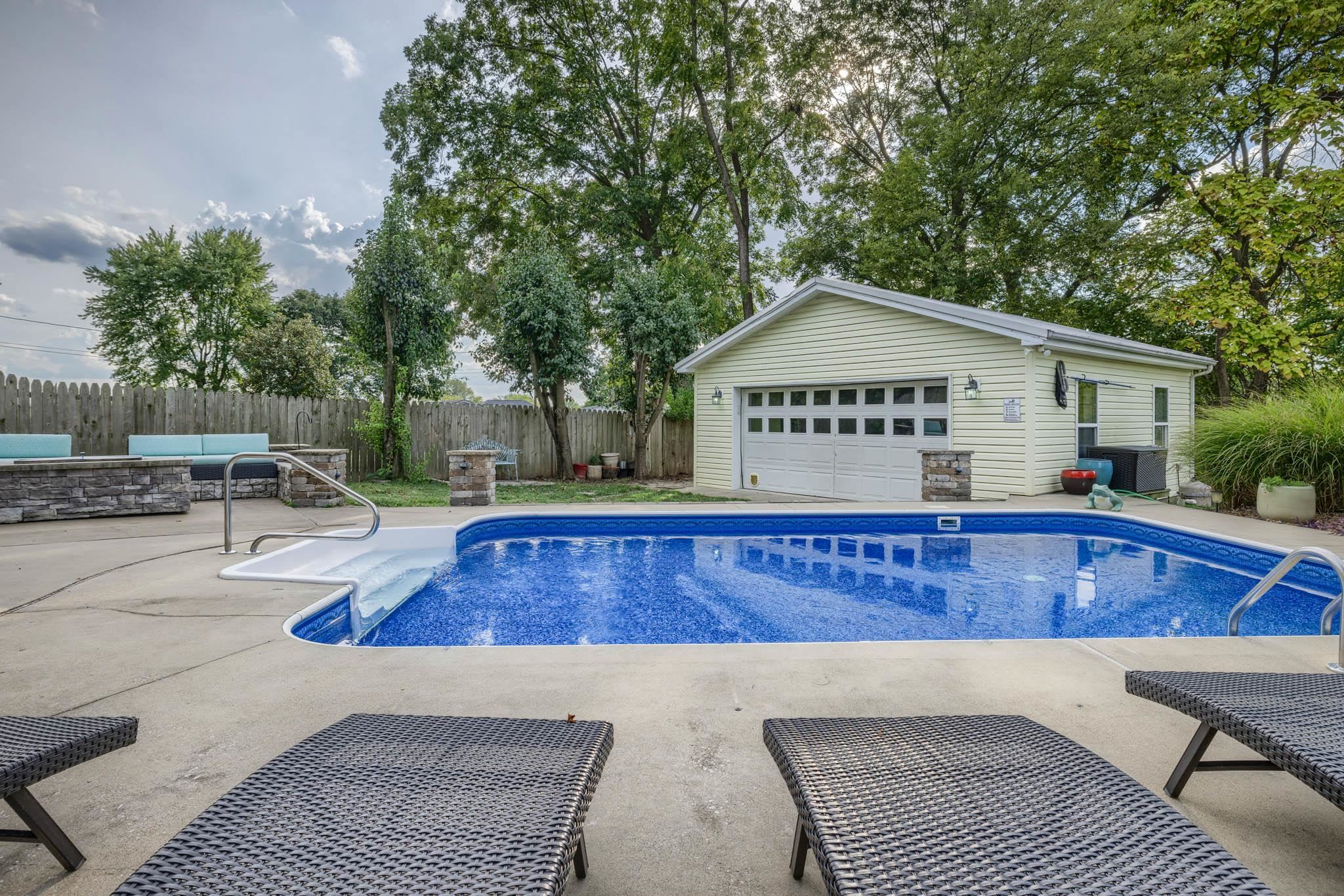 4440 New Hartford Road, Owensboro, Kentucky 42303, 2 Bedrooms Bedrooms, ,1 BathroomBathrooms,Single Family Residence,For Sale,New Hartford Road,91068