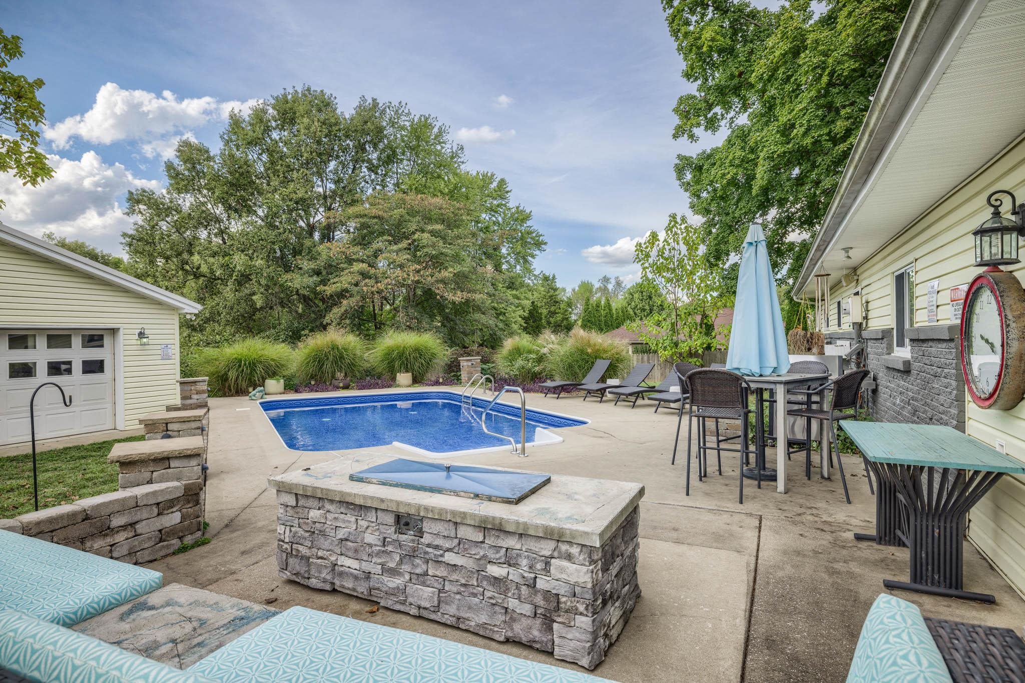 4440 New Hartford Road, Owensboro, Kentucky 42303, 2 Bedrooms Bedrooms, ,1 BathroomBathrooms,Single Family Residence,For Sale,New Hartford Road,91068