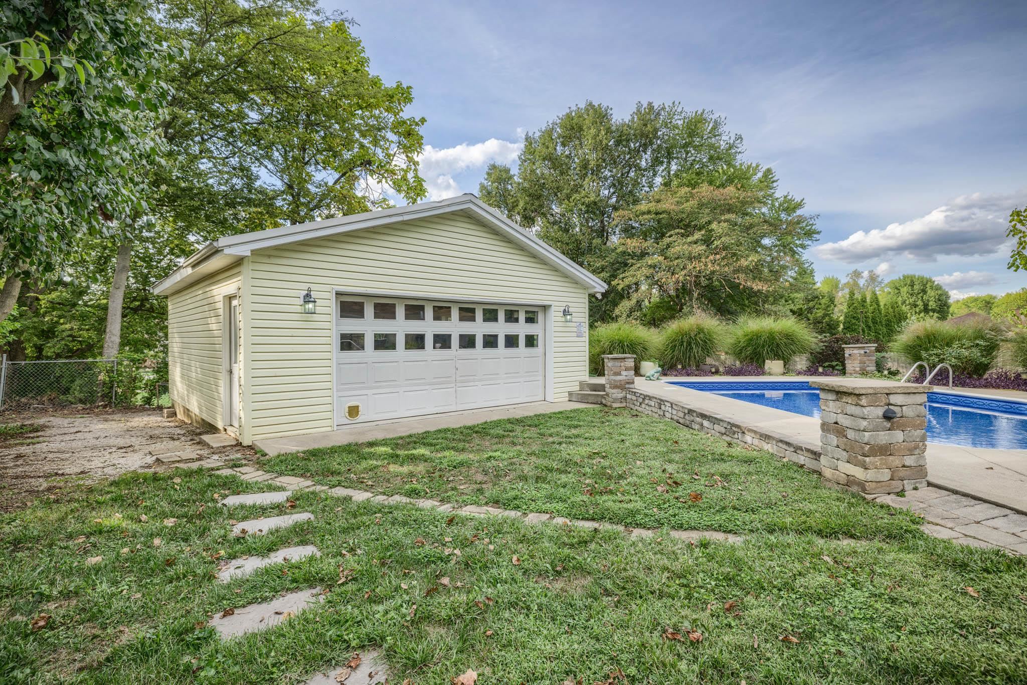 4440 New Hartford Road, Owensboro, Kentucky 42303, 2 Bedrooms Bedrooms, ,1 BathroomBathrooms,Single Family Residence,For Sale,New Hartford Road,91068