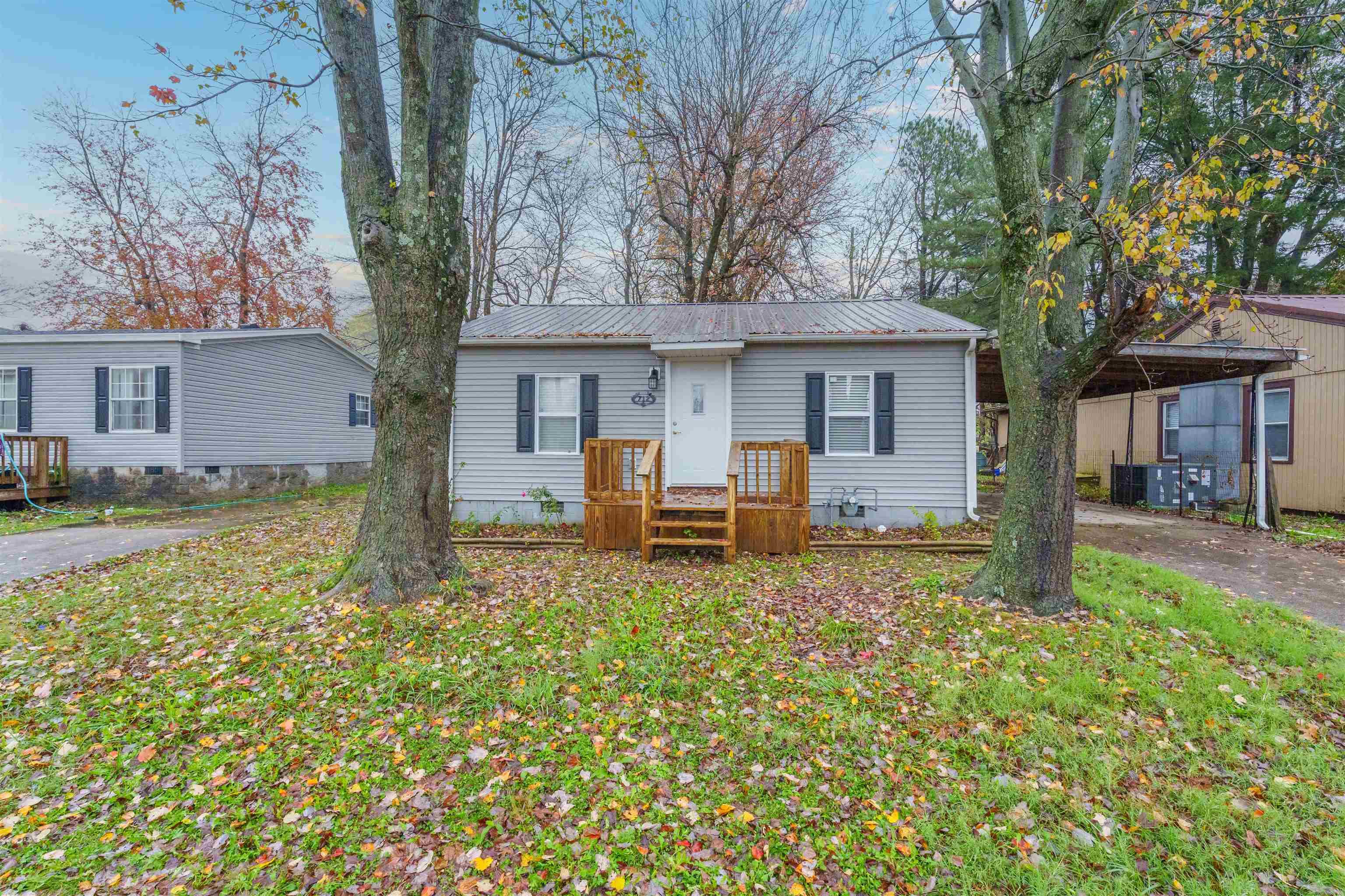 712 Oak St, Livermore, Kentucky 42352, 2 Bedrooms Bedrooms, ,1 BathroomBathrooms,Single Family Residence,For Sale,Oak St,91074
