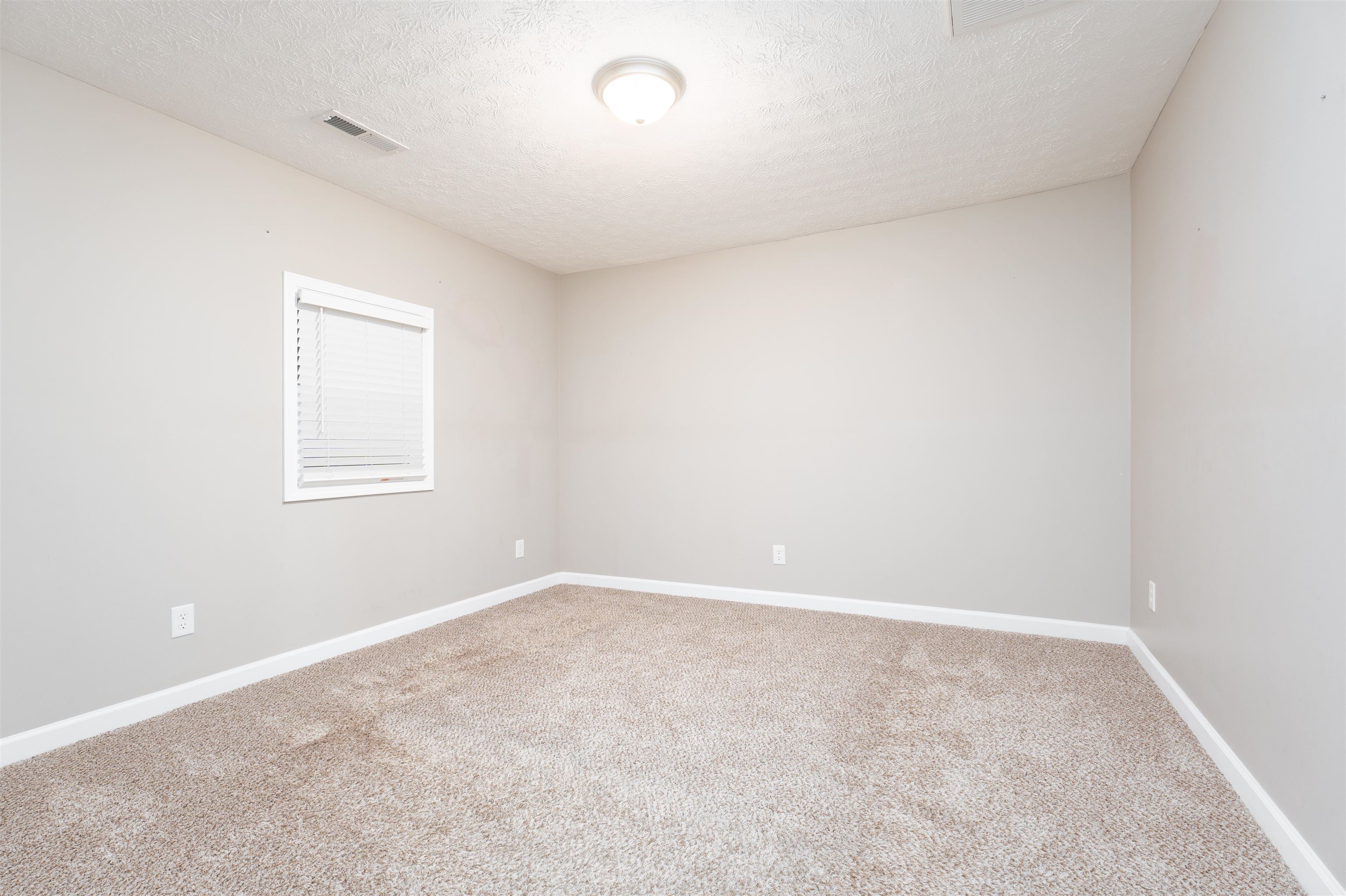 712 Oak St, Livermore, Kentucky 42352, 2 Bedrooms Bedrooms, ,1 BathroomBathrooms,Single Family Residence,For Sale,Oak St,91074