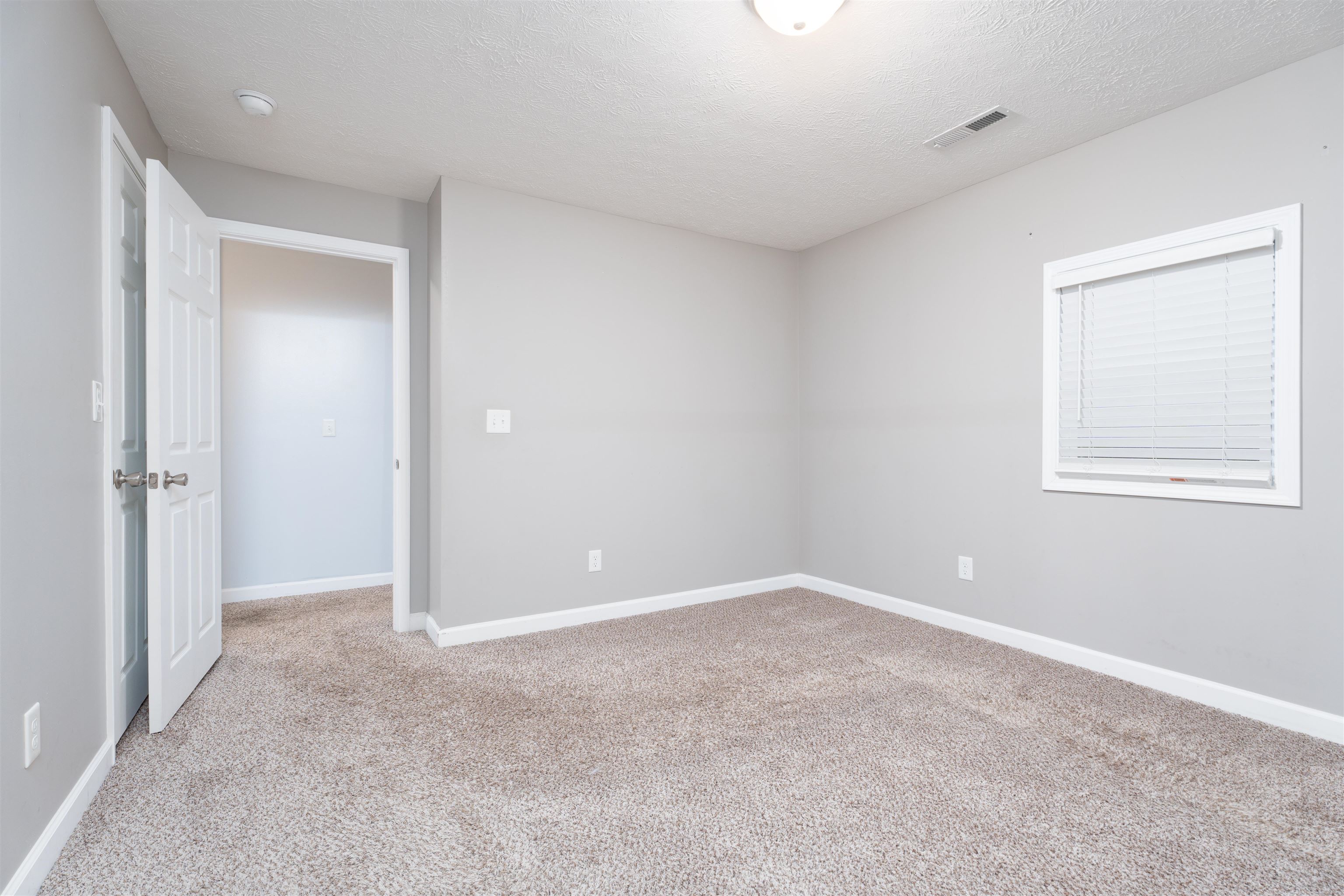 712 Oak St, Livermore, Kentucky 42352, 2 Bedrooms Bedrooms, ,1 BathroomBathrooms,Single Family Residence,For Sale,Oak St,91074
