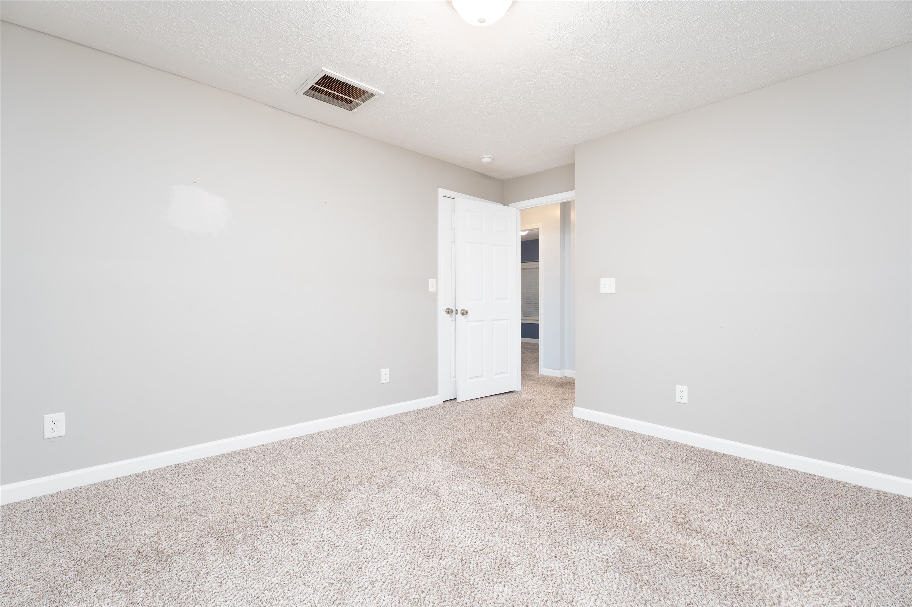 712 Oak St, Livermore, Kentucky 42352, 2 Bedrooms Bedrooms, ,1 BathroomBathrooms,Single Family Residence,For Sale,Oak St,91074