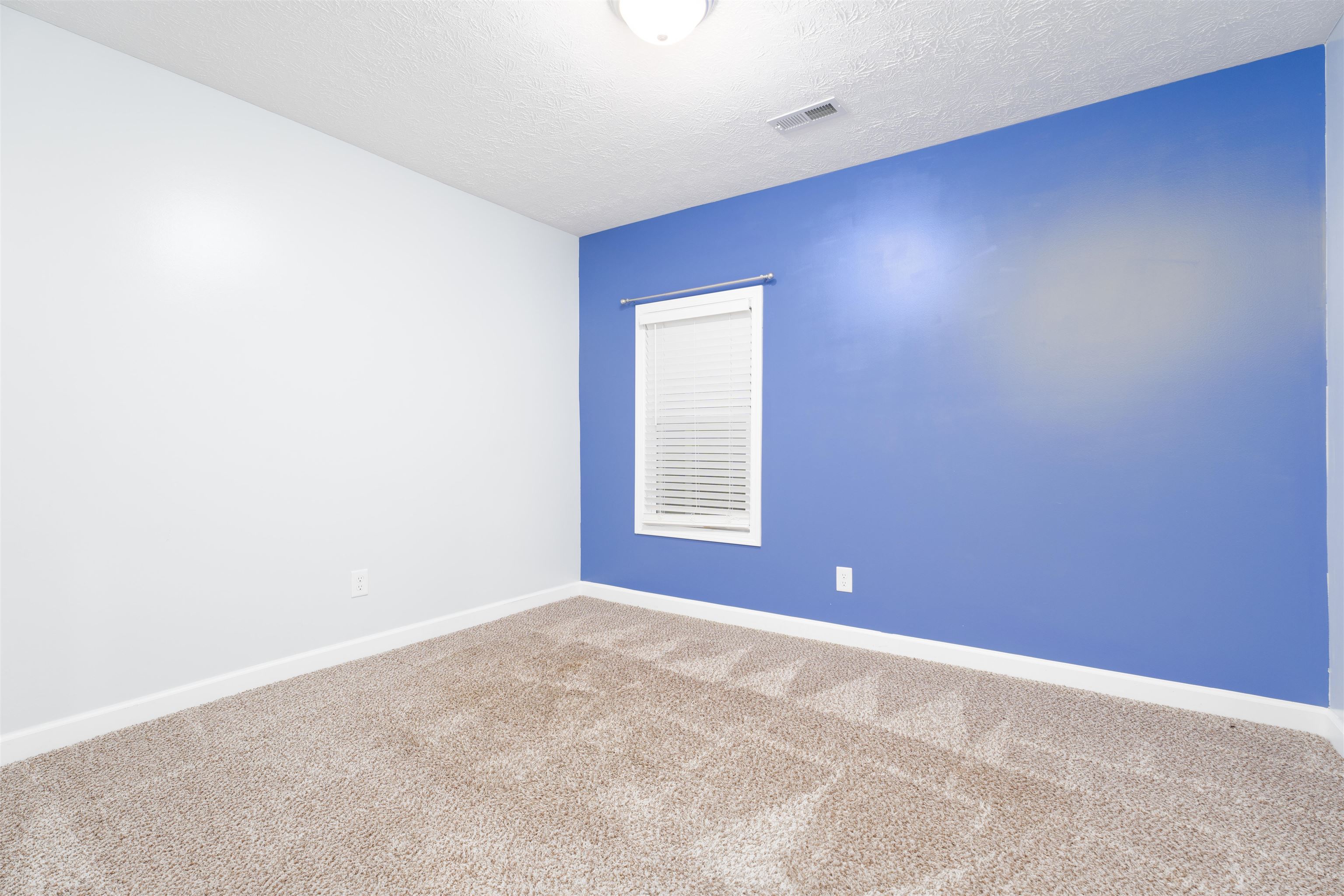 712 Oak St, Livermore, Kentucky 42352, 2 Bedrooms Bedrooms, ,1 BathroomBathrooms,Single Family Residence,For Sale,Oak St,91074