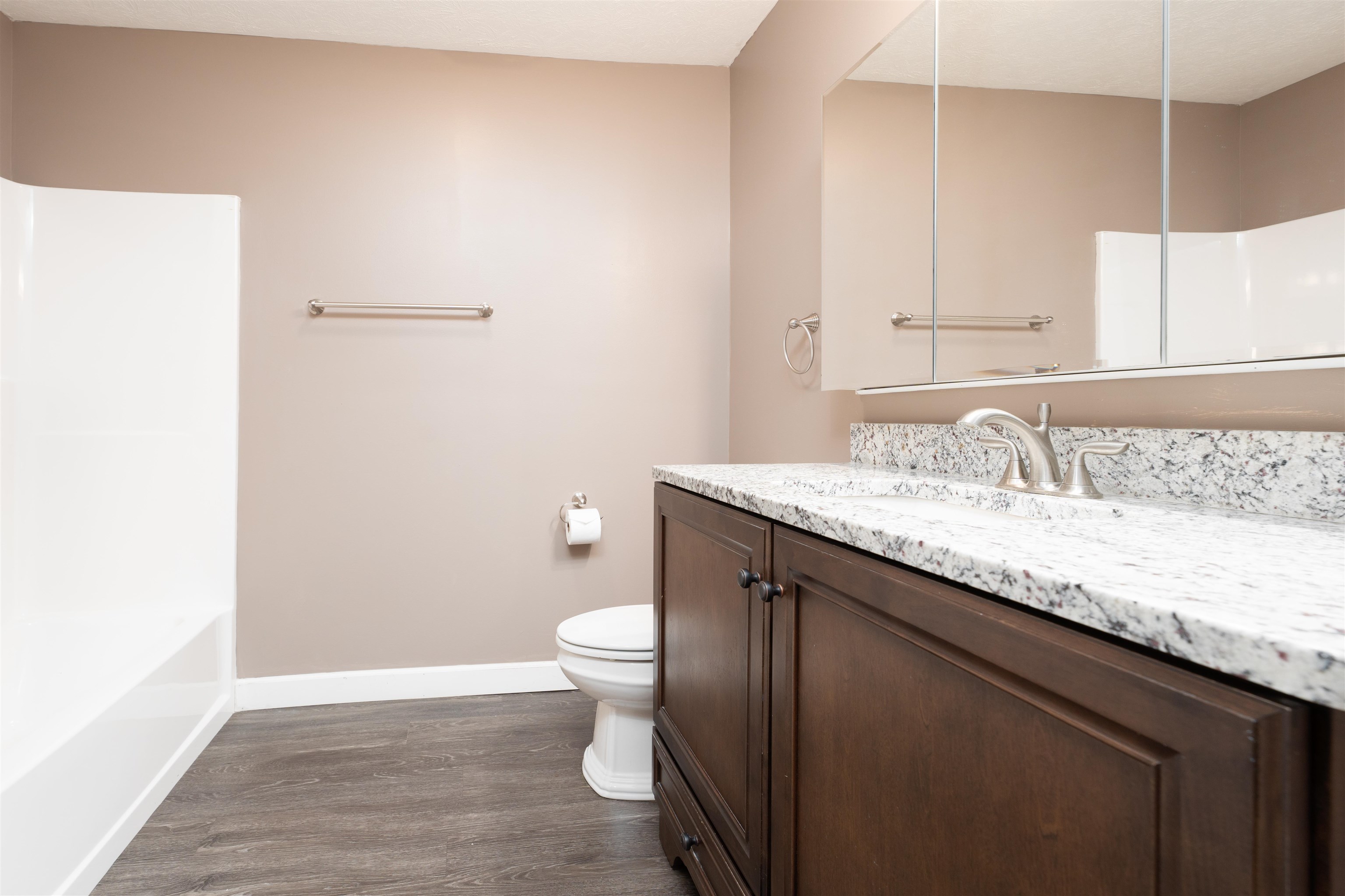 712 Oak St, Livermore, Kentucky 42352, 2 Bedrooms Bedrooms, ,1 BathroomBathrooms,Single Family Residence,For Sale,Oak St,91074