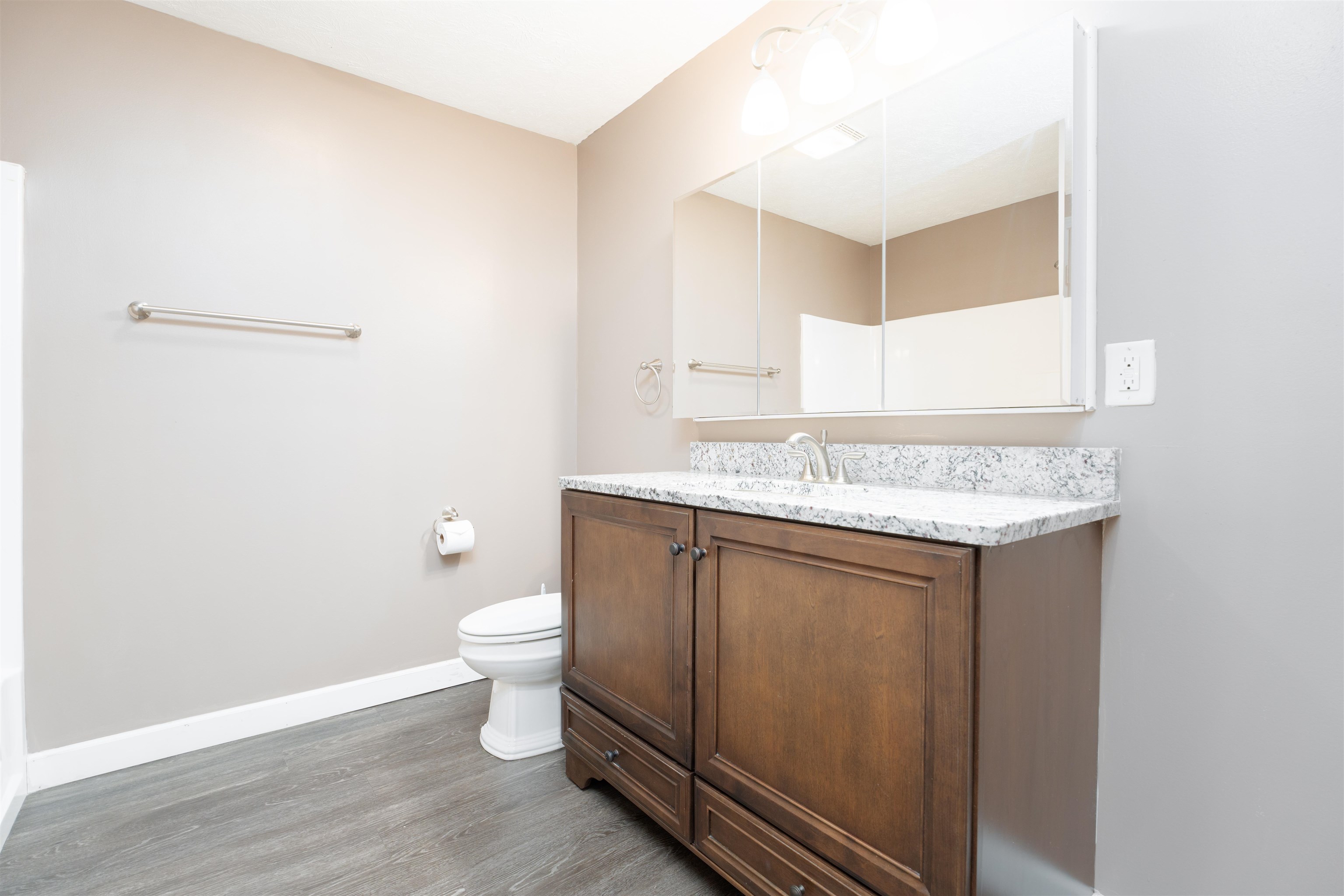 712 Oak St, Livermore, Kentucky 42352, 2 Bedrooms Bedrooms, ,1 BathroomBathrooms,Single Family Residence,For Sale,Oak St,91074