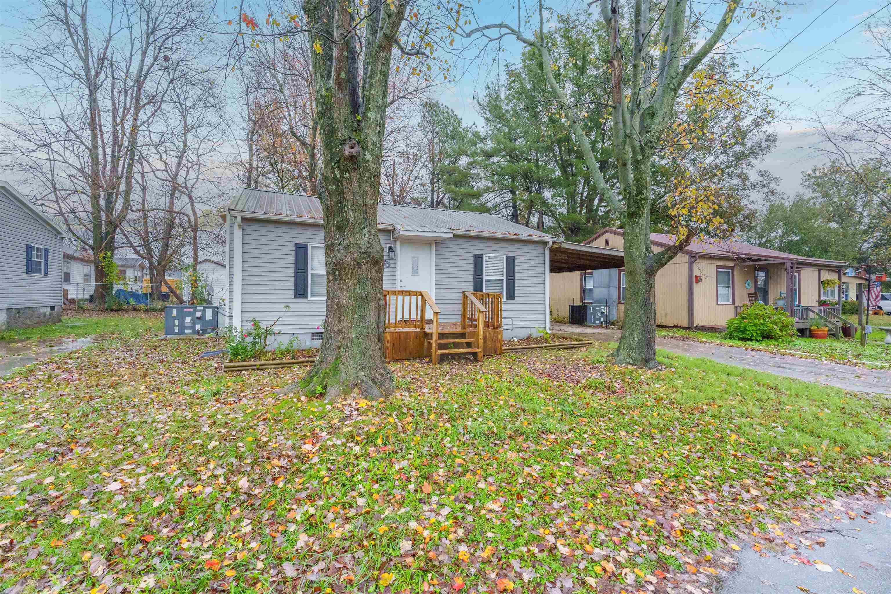 712 Oak St, Livermore, Kentucky 42352, 2 Bedrooms Bedrooms, ,1 BathroomBathrooms,Single Family Residence,For Sale,Oak St,91074