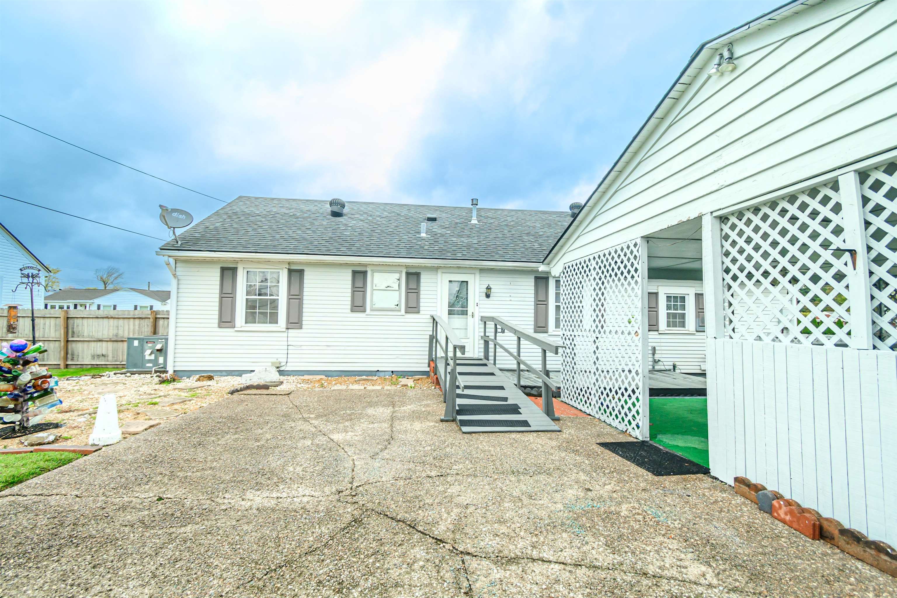 2600 Griffith Ave, Owensboro, Kentucky 42301, 2 Bedrooms Bedrooms, ,1 BathroomBathrooms,Single Family Residence,For Sale,Griffith Ave,91077