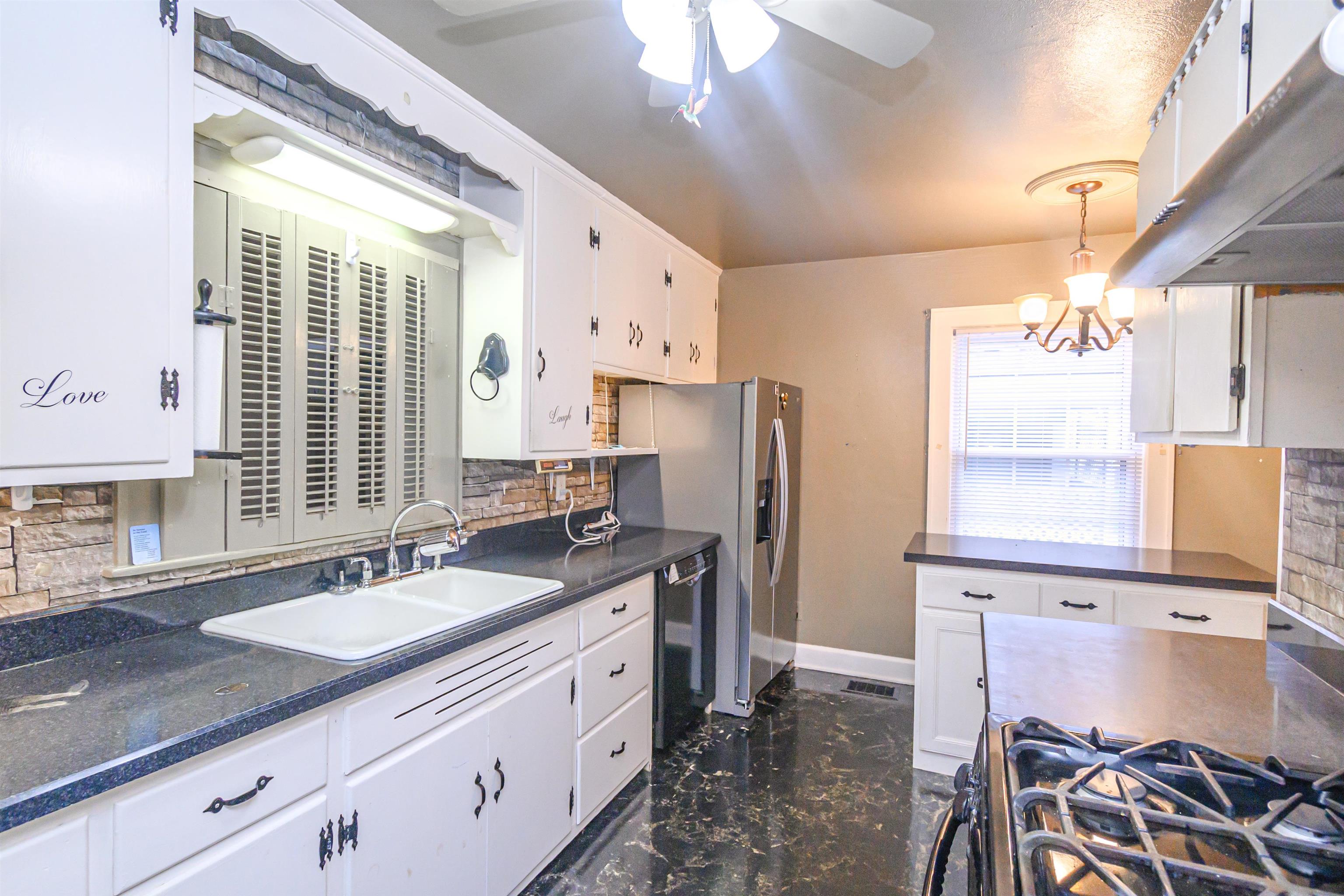 2600 Griffith Ave, Owensboro, Kentucky 42301, 2 Bedrooms Bedrooms, ,1 BathroomBathrooms,Single Family Residence,For Sale,Griffith Ave,91077