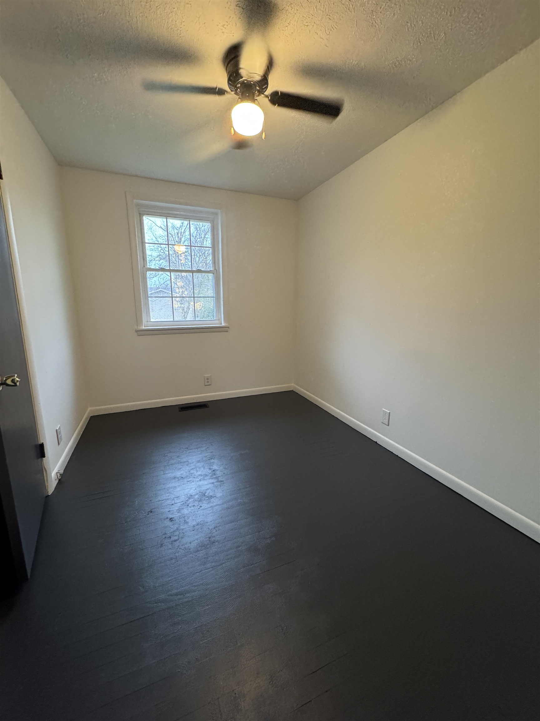 101 Modern Maid Drive, Russellville, Kentucky 42276, 3 Bedrooms Bedrooms, ,1 BathroomBathrooms,Single Family Residence,For Sale,Modern Maid Drive,91078