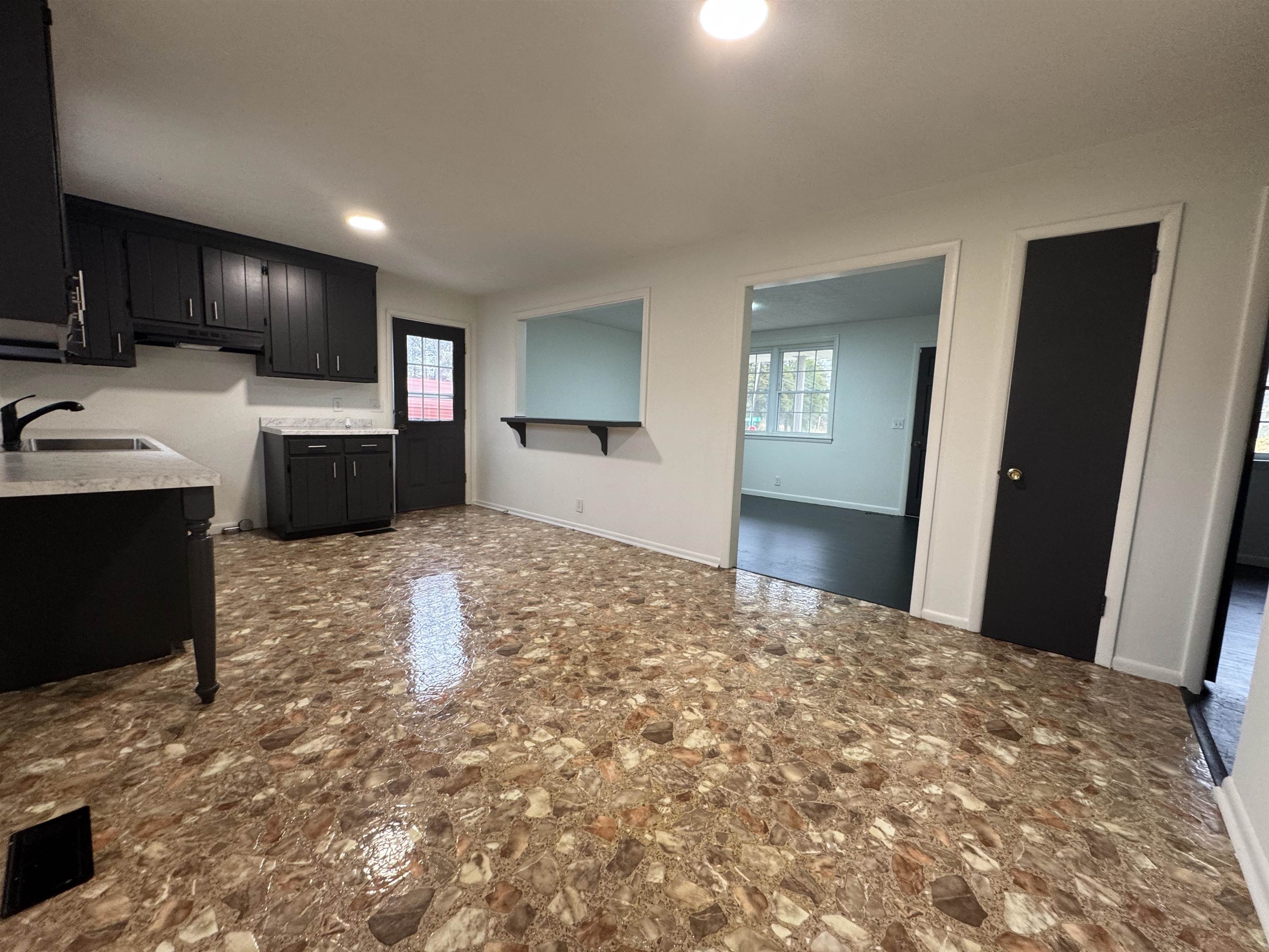 101 Modern Maid Drive, Russellville, Kentucky 42276, 3 Bedrooms Bedrooms, ,1 BathroomBathrooms,Single Family Residence,For Sale,Modern Maid Drive,91078